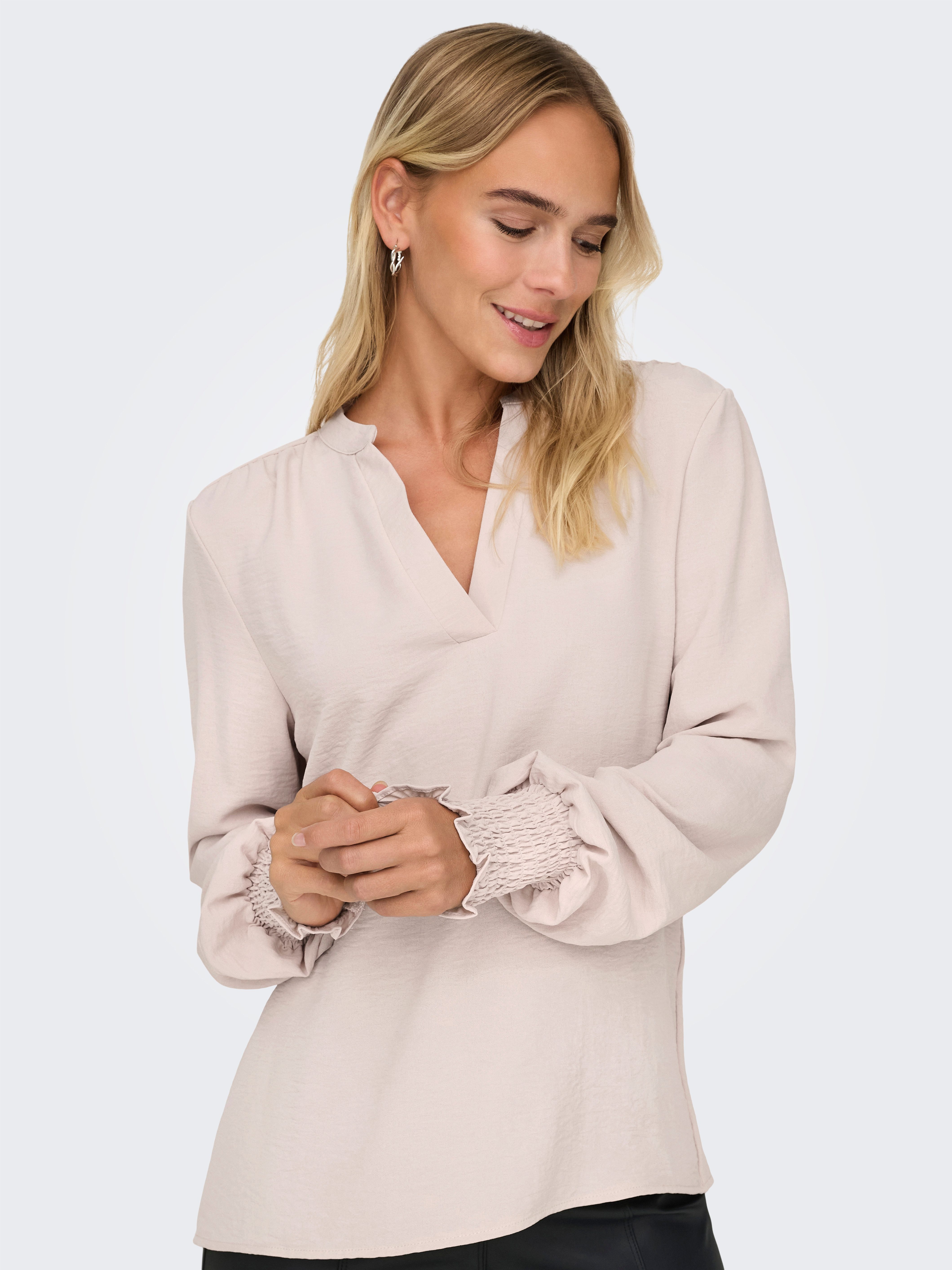 Only Shirt ONLMETTE V-NECK LS SMOCK TOP NOOS WVN