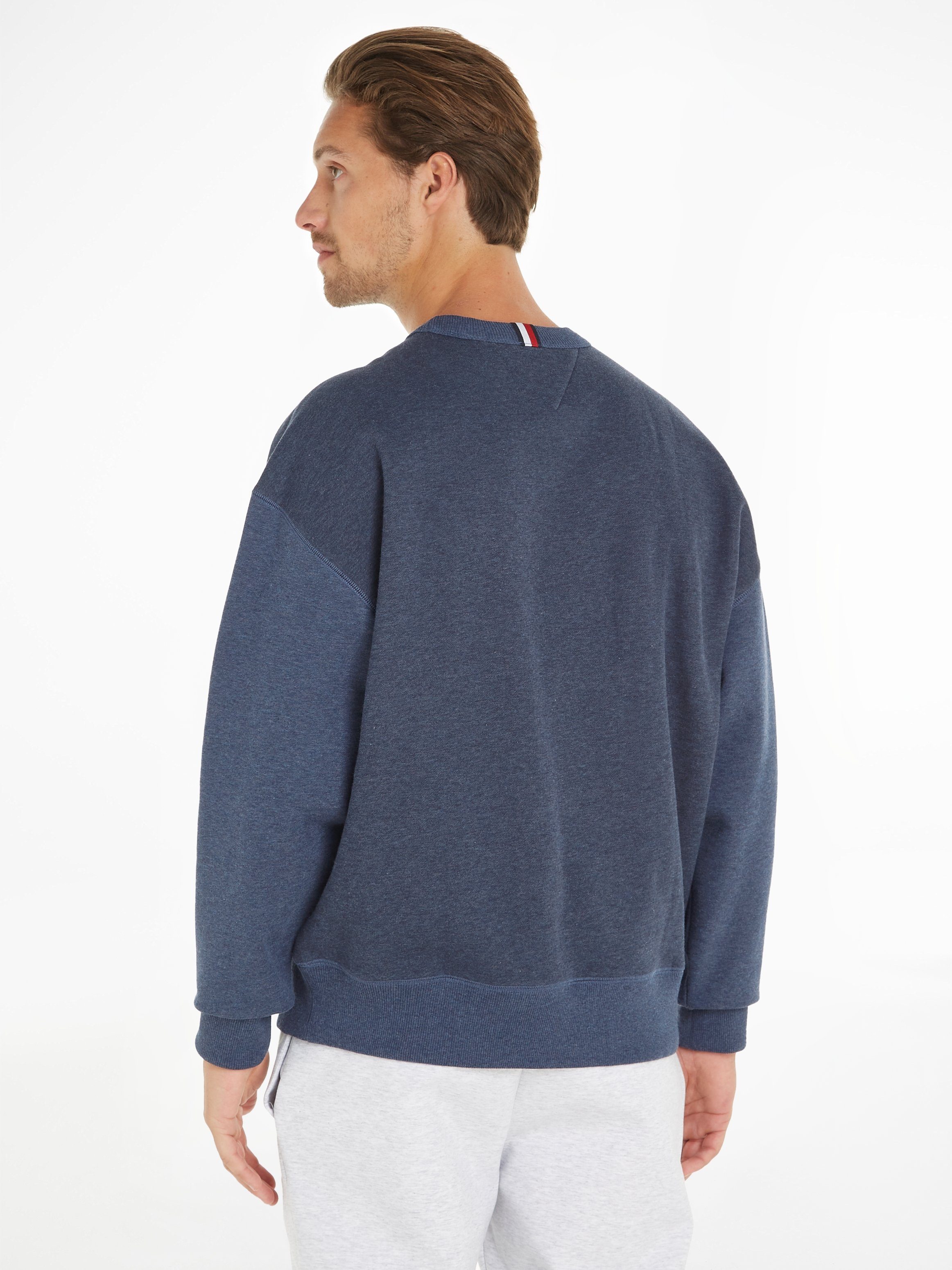 Tommy Hilfiger Sweatshirt SMALL CREST CREWNECK met logoborduursel op borsthoogte
