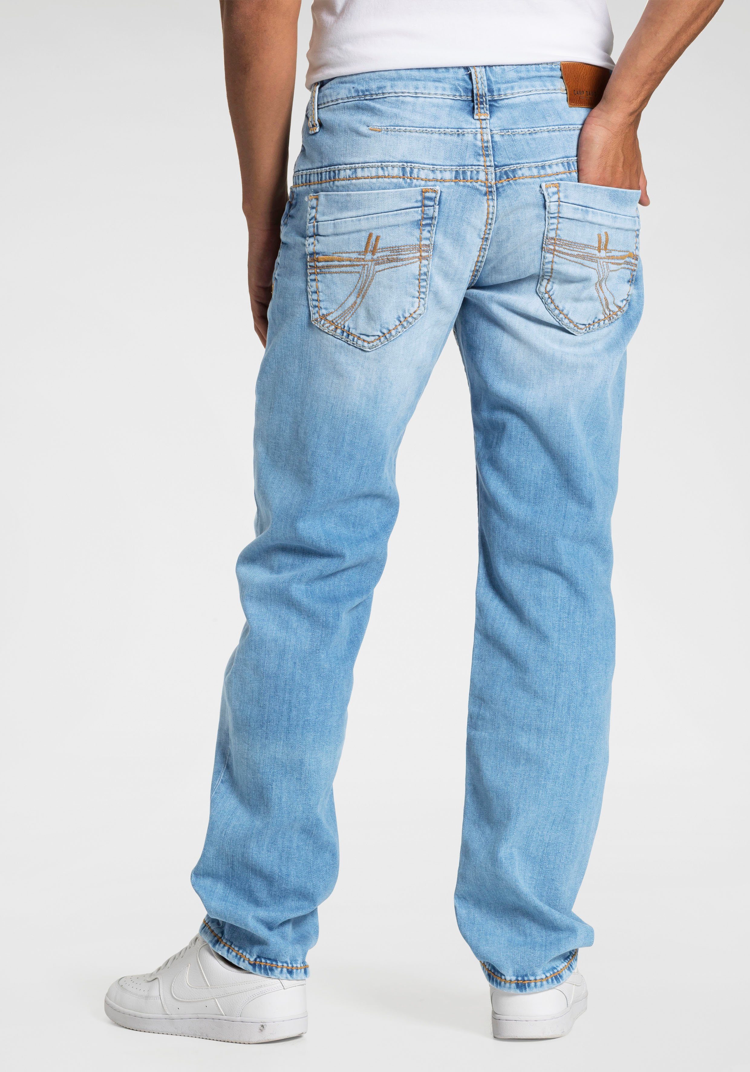 CAMP DAVID Loose fit jeans CO:NO met opvallende naden en stretch