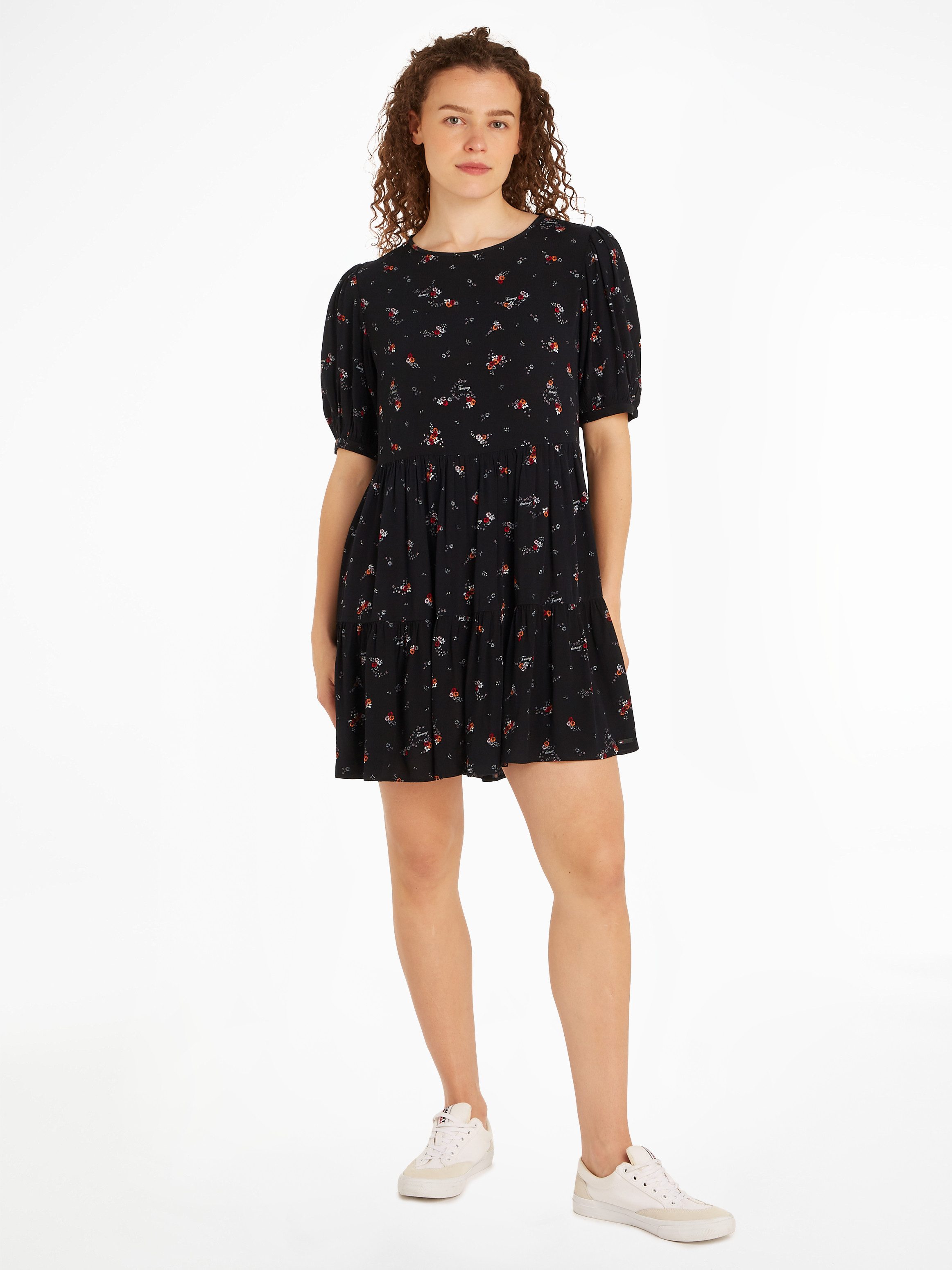 Tommy Jeans Curve Blousejurk TJW BLACK FLORAL TIERD DRESS EXT