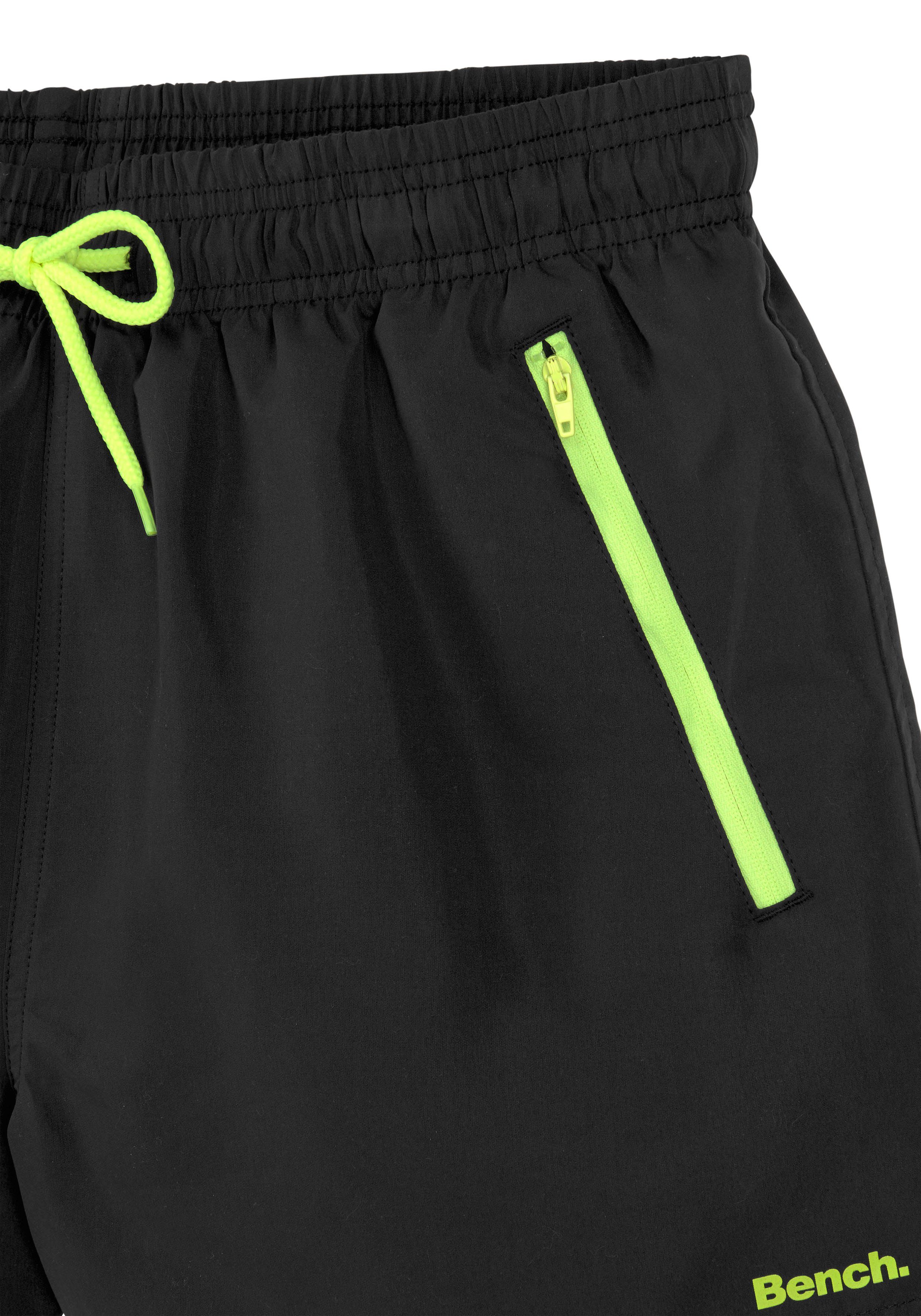 Bench. Zwemshort met ritszakken