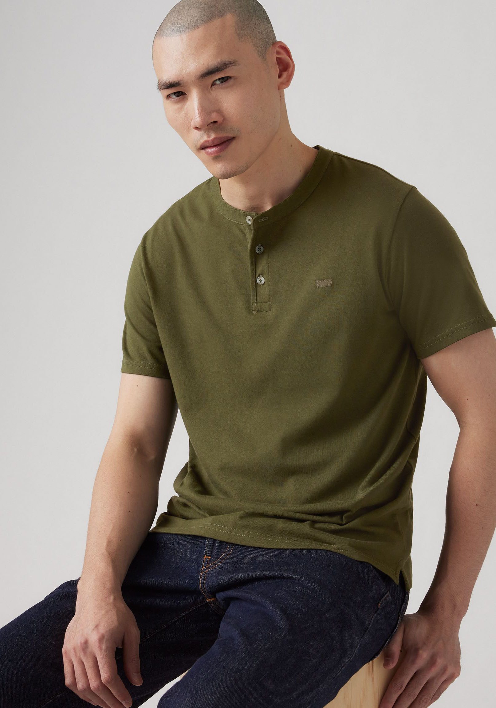 Levi's® Henleyshirt met geborduurd logo