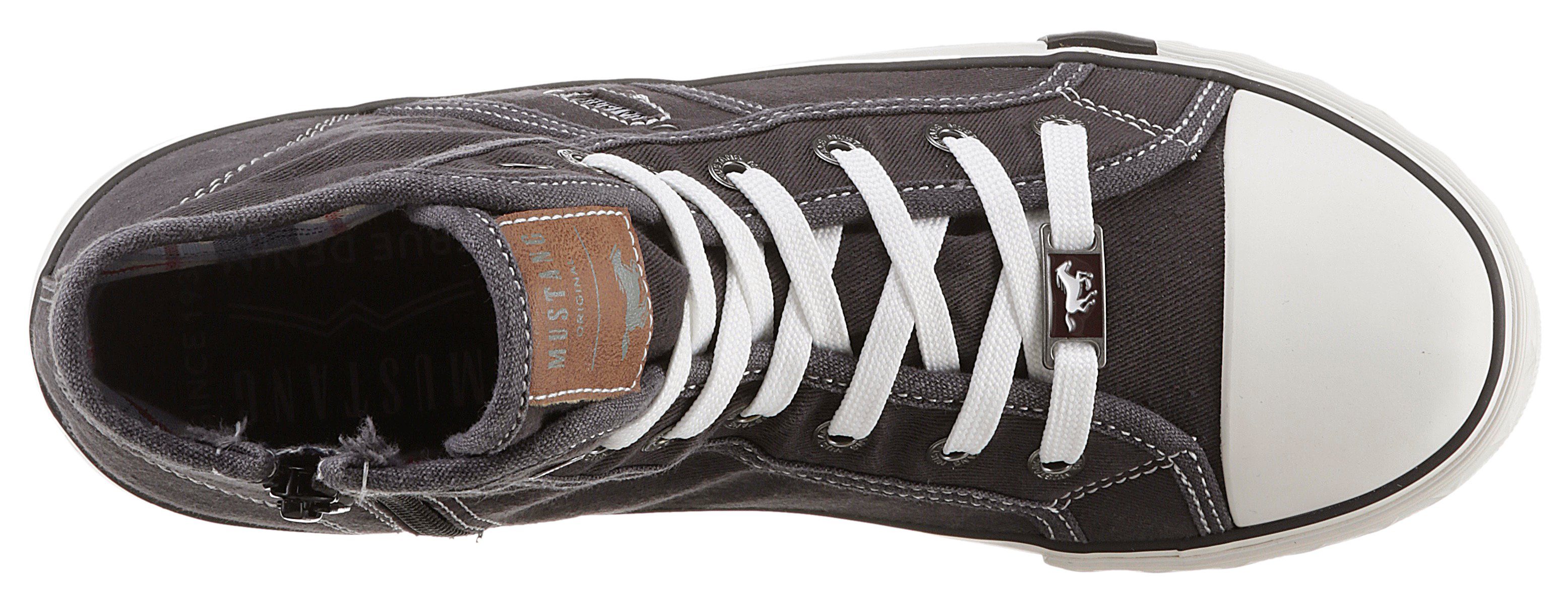 Mustang Shoes Sneakers high top-sneaker, veterschoen met label in de loopzool