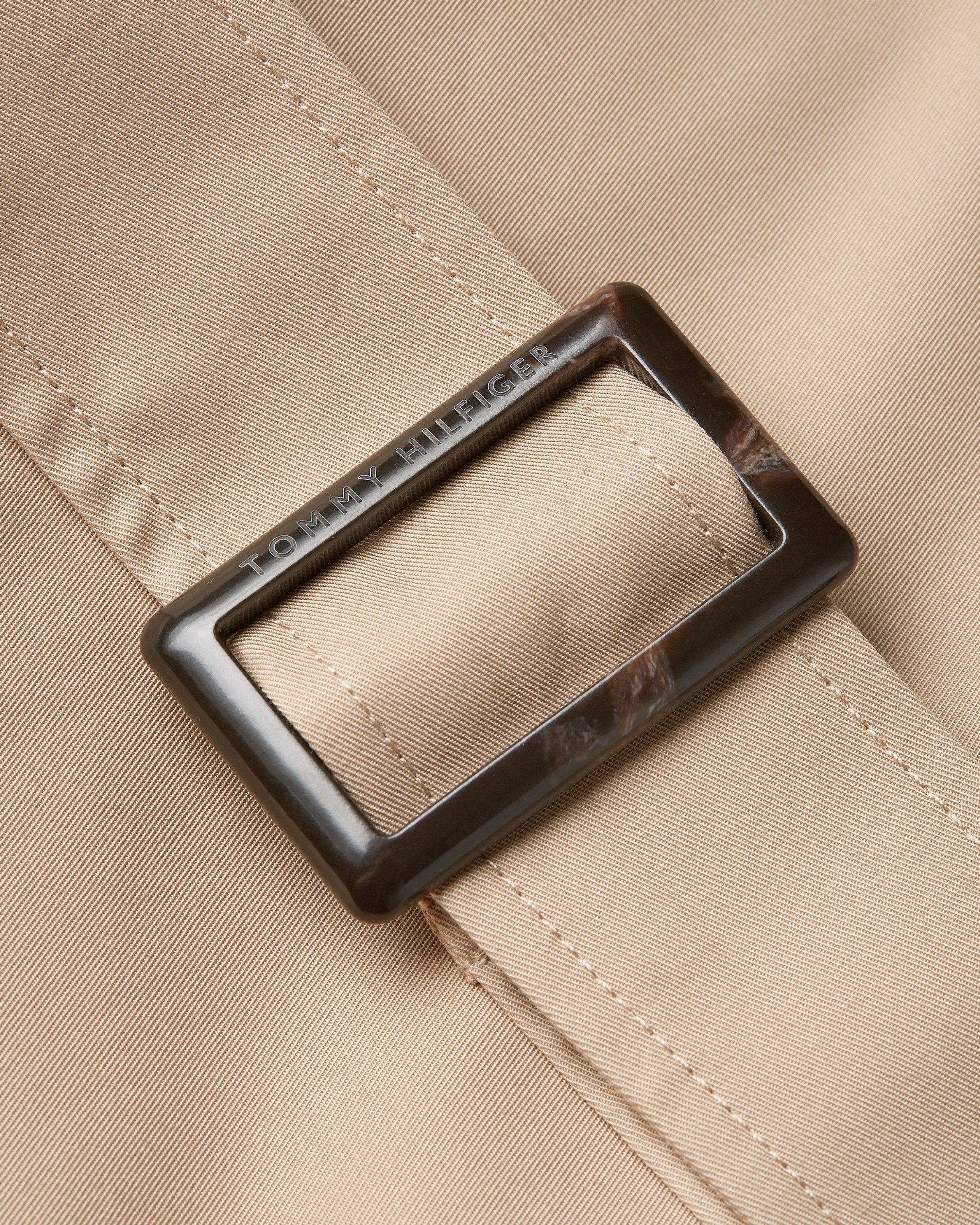 Tommy Hilfiger Lang jack HERITAGE SINGLE BREASTED TRENCH met de kenmerkende trenchdetails & tommy-strepen als riemlus