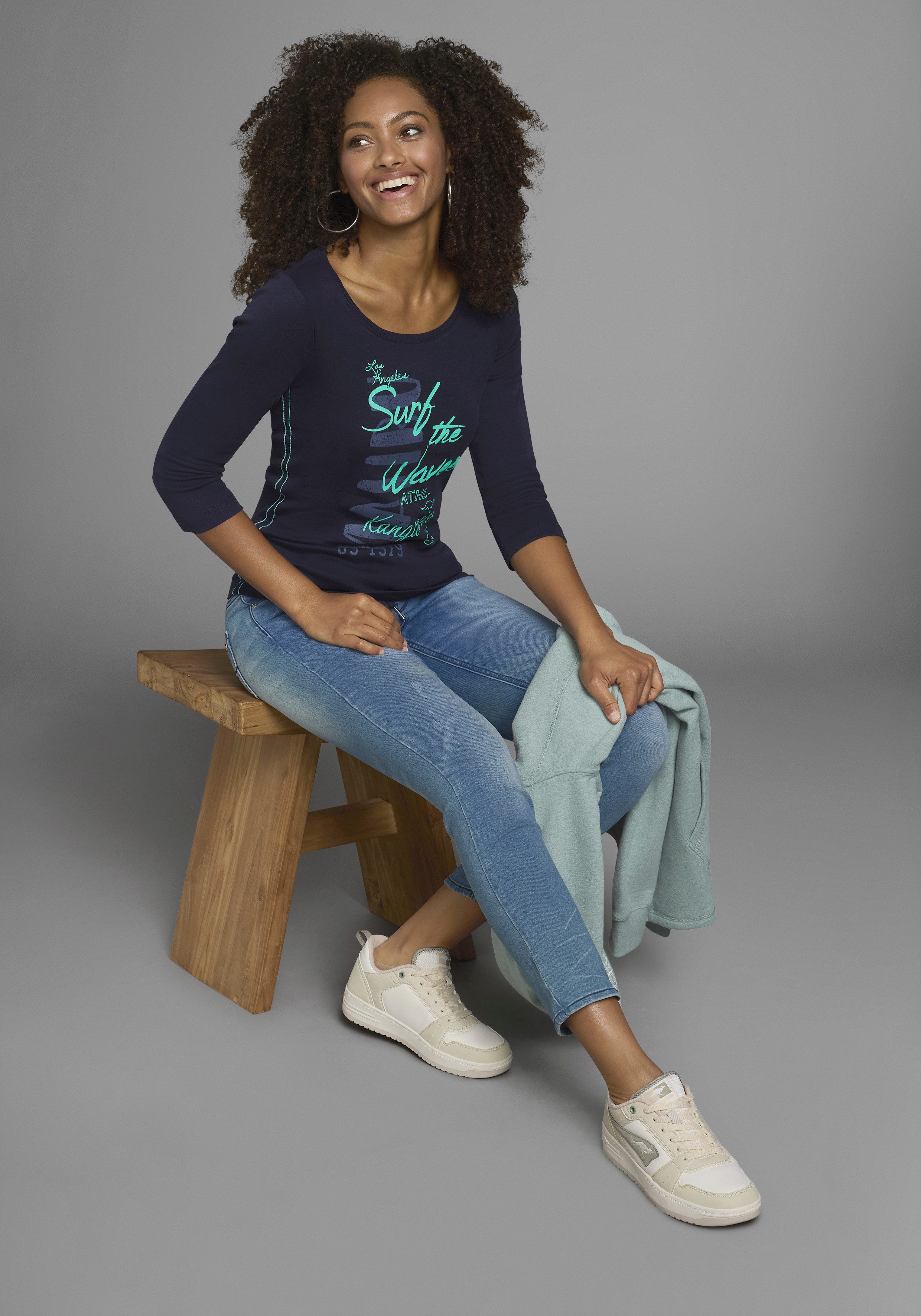 KangaROOS Shirt met 3/4-mouwen 3/4-mouw, zeer figuurgetailleerd, met logoprint, ronde hals