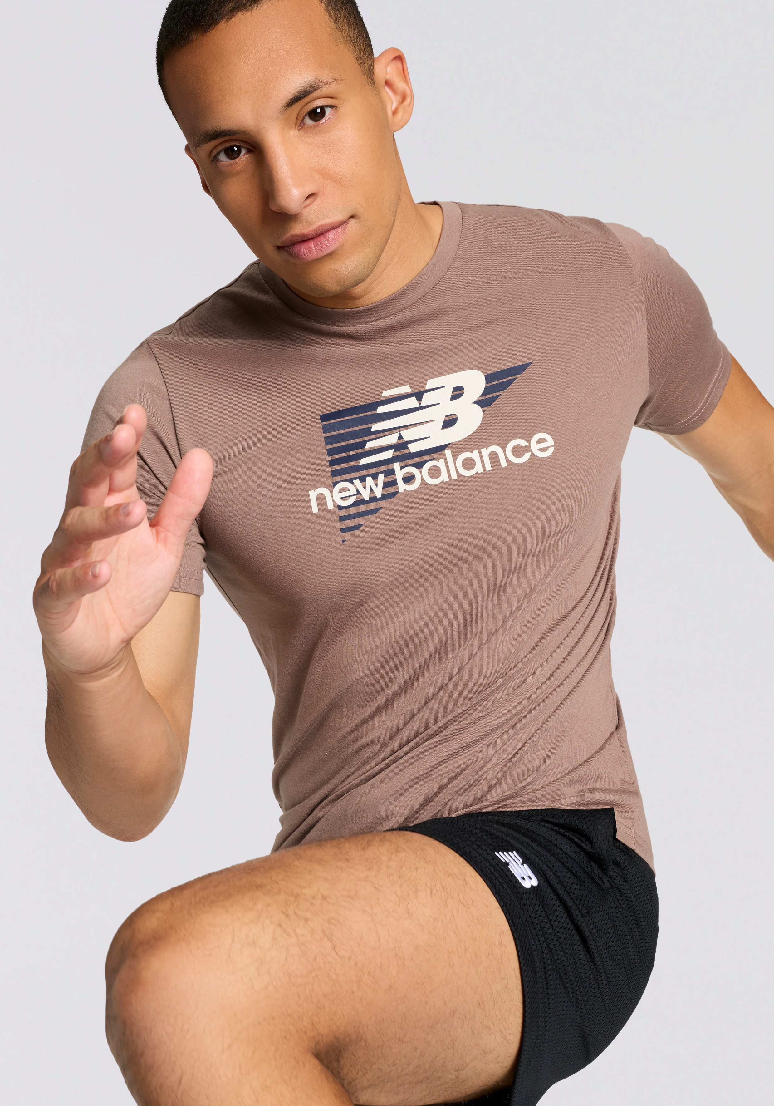 New Balance Trainingsshirt Heathertech Graphic T-Shirt 1 EARTHHADOW