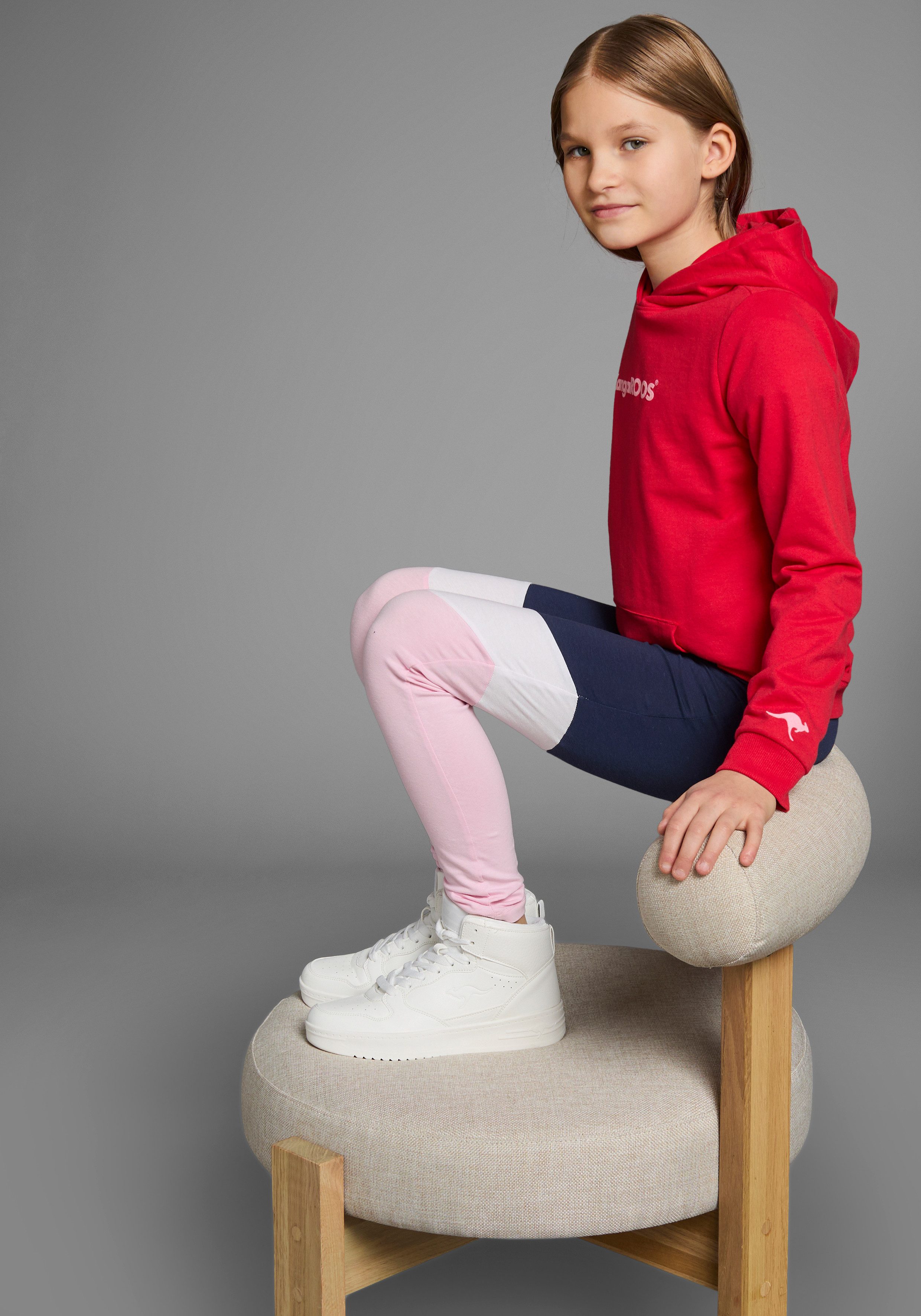 KangaROOS Hoodie met logoprint Lange mouwen, bedrukt, van sweatstof met katoen, met kangoeroezak