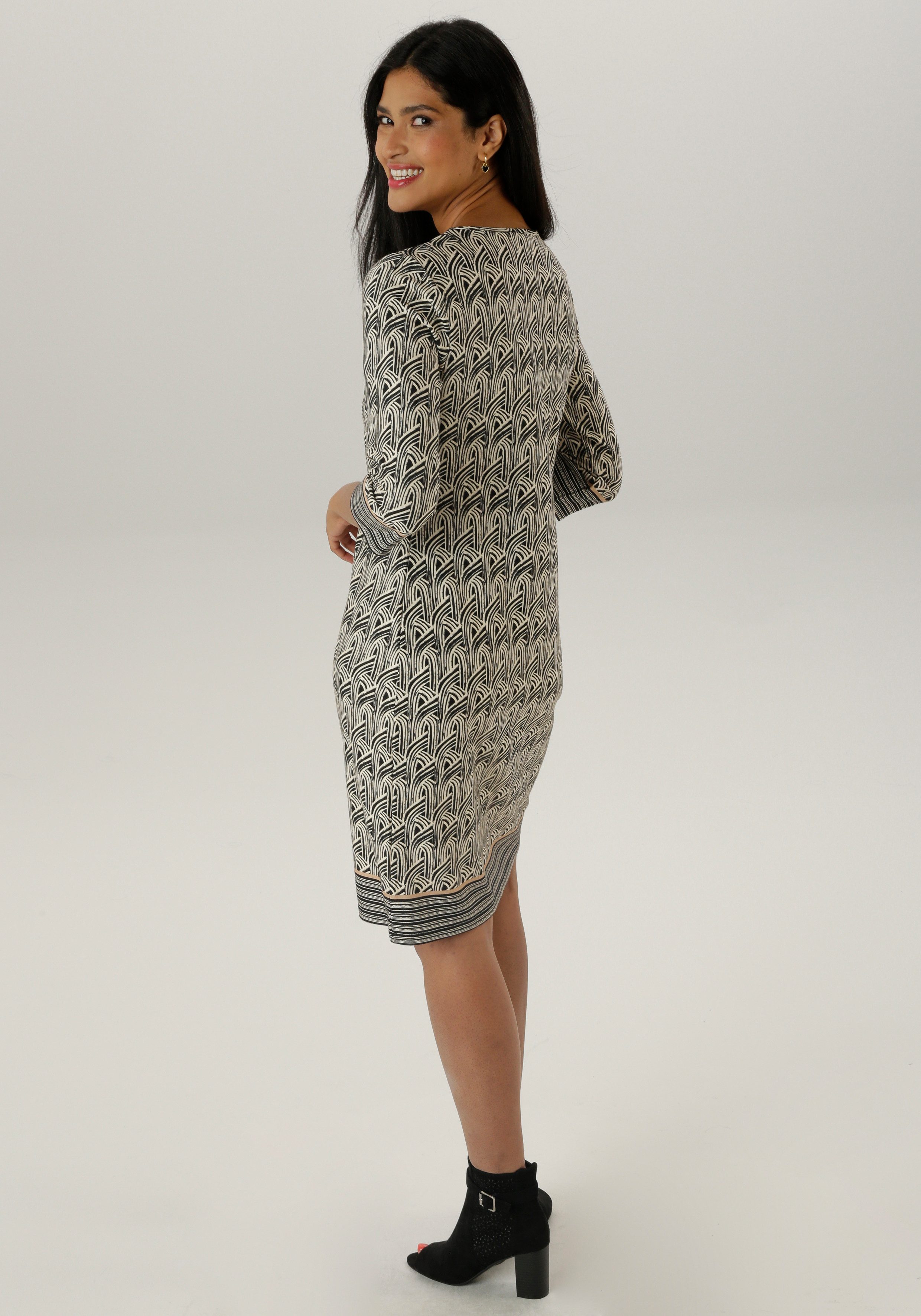 Aniston SELECTED Jerseyjurk met decoratieve cut-out aan de ronde halslijn nieuwe kollectie