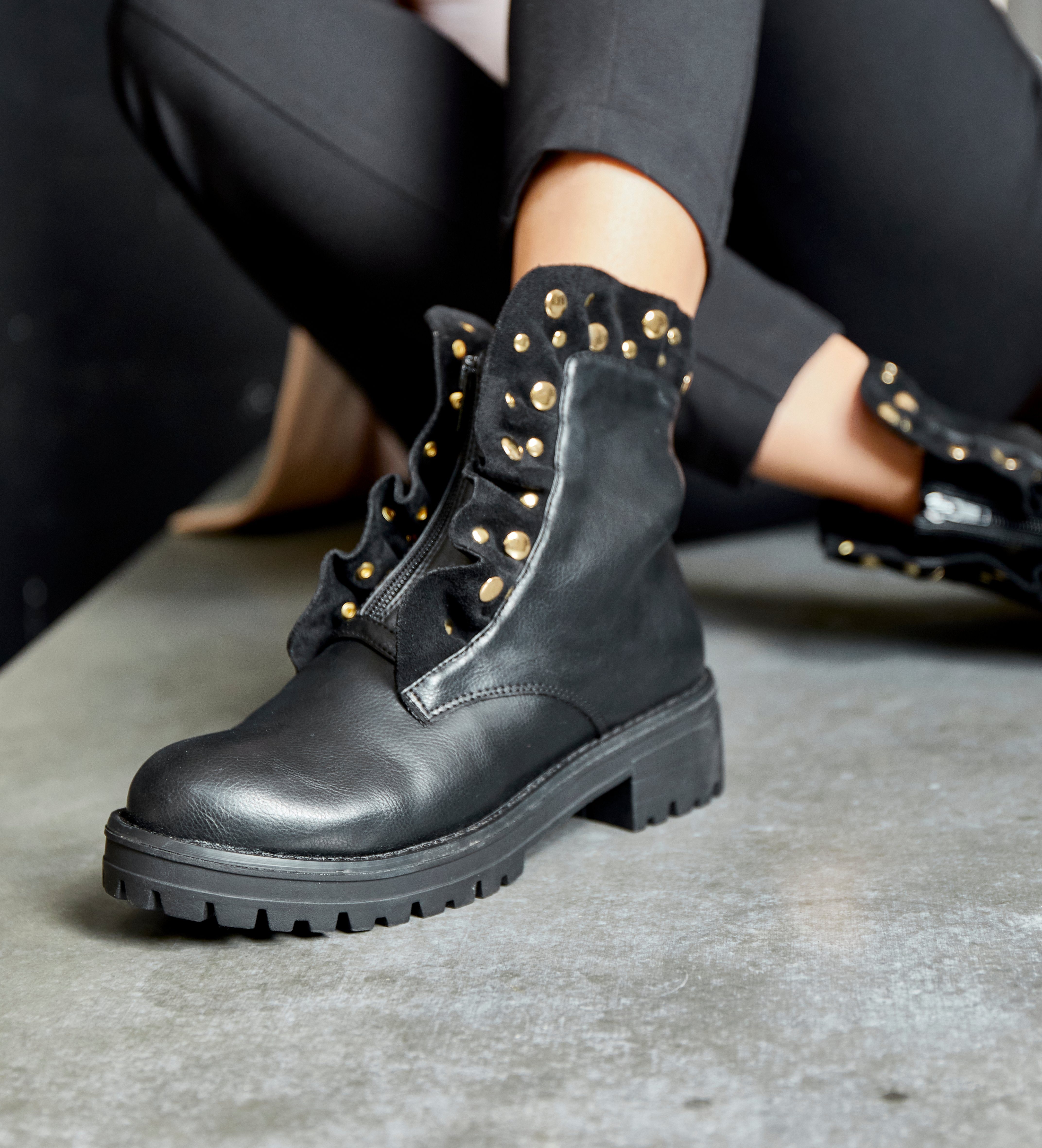 Lascana Laarzen met ritssluiting met glinsterende steentjes en kleine ruches, laarsjes, ankle boots
