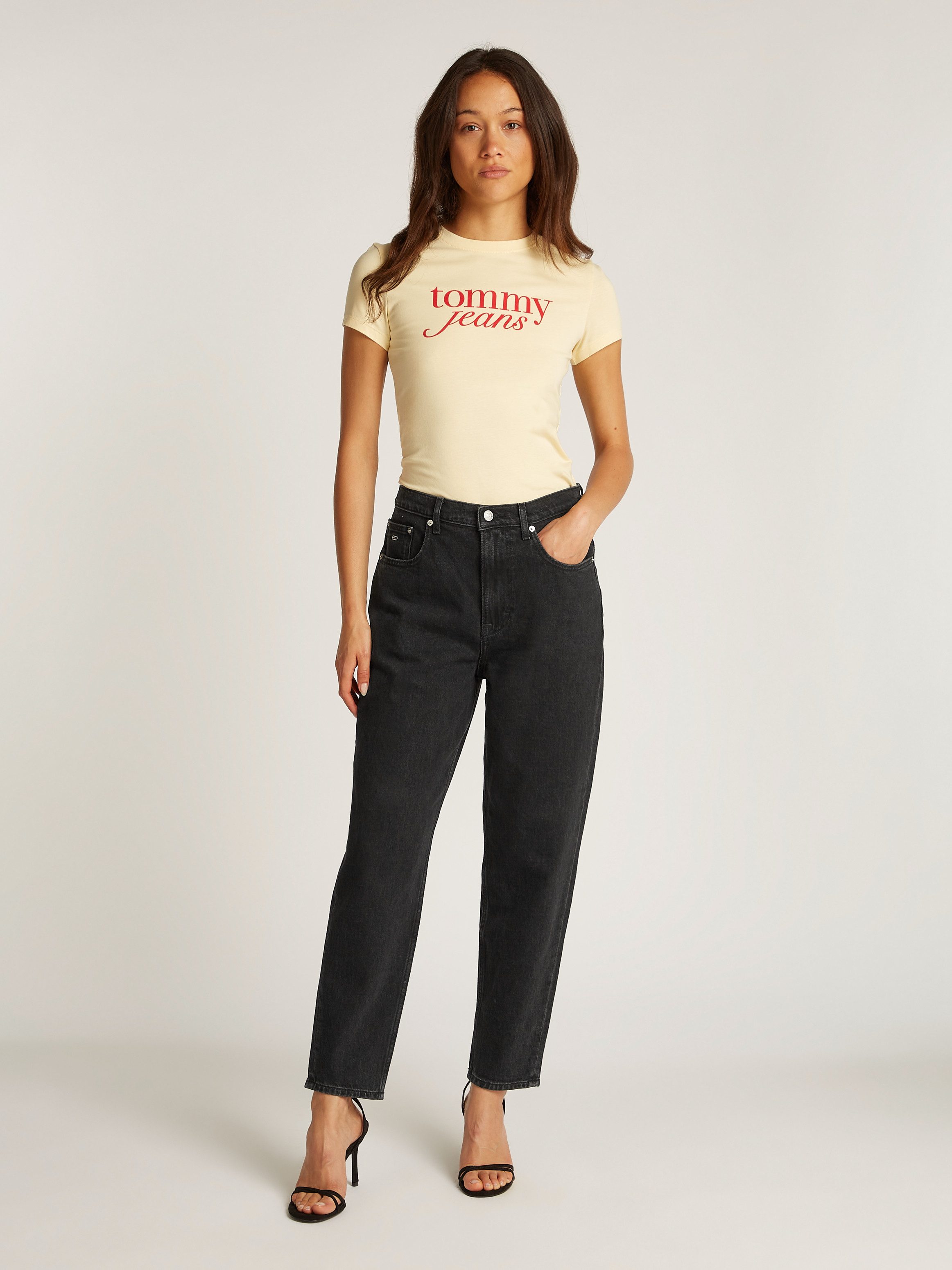 TOMMY JEANS Mom jeans High waist Mom-Jeans Tapered met logo-borduurwerk in enkelvrije lengte