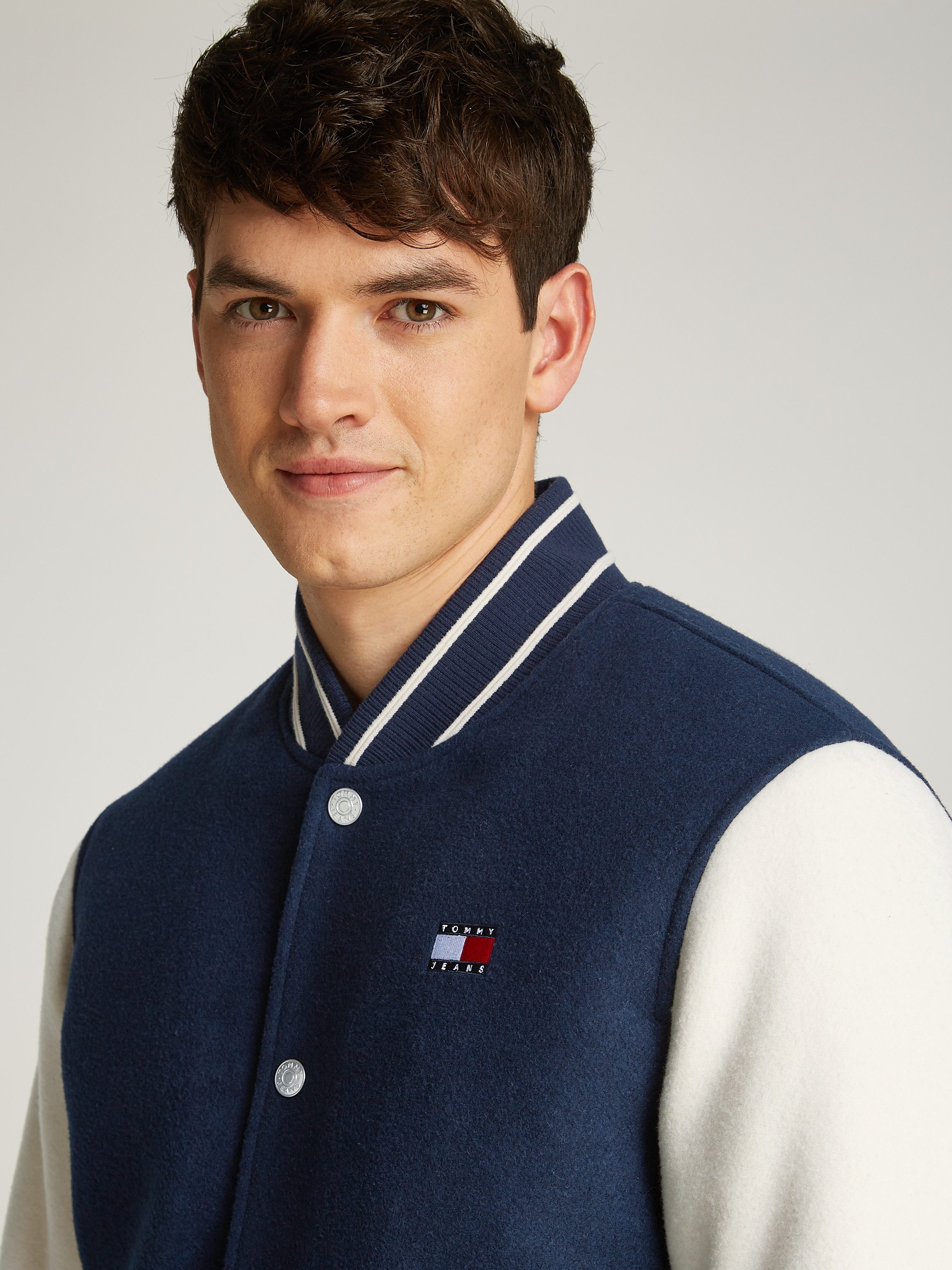 TOMMY JEANS Bomberjack TJM WOOL BLEND VARSITY JKT EXT met colorblock-ontwerp, logoborduring