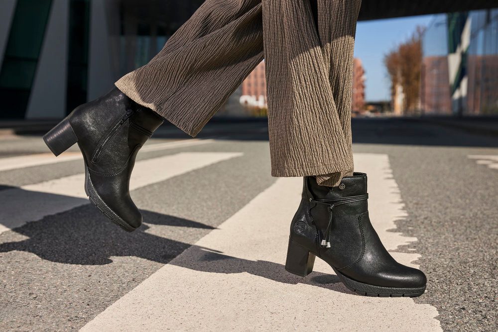 Rieker Laarsjes Zakelijke enkellaars, blokhak, boots in smalle vorm