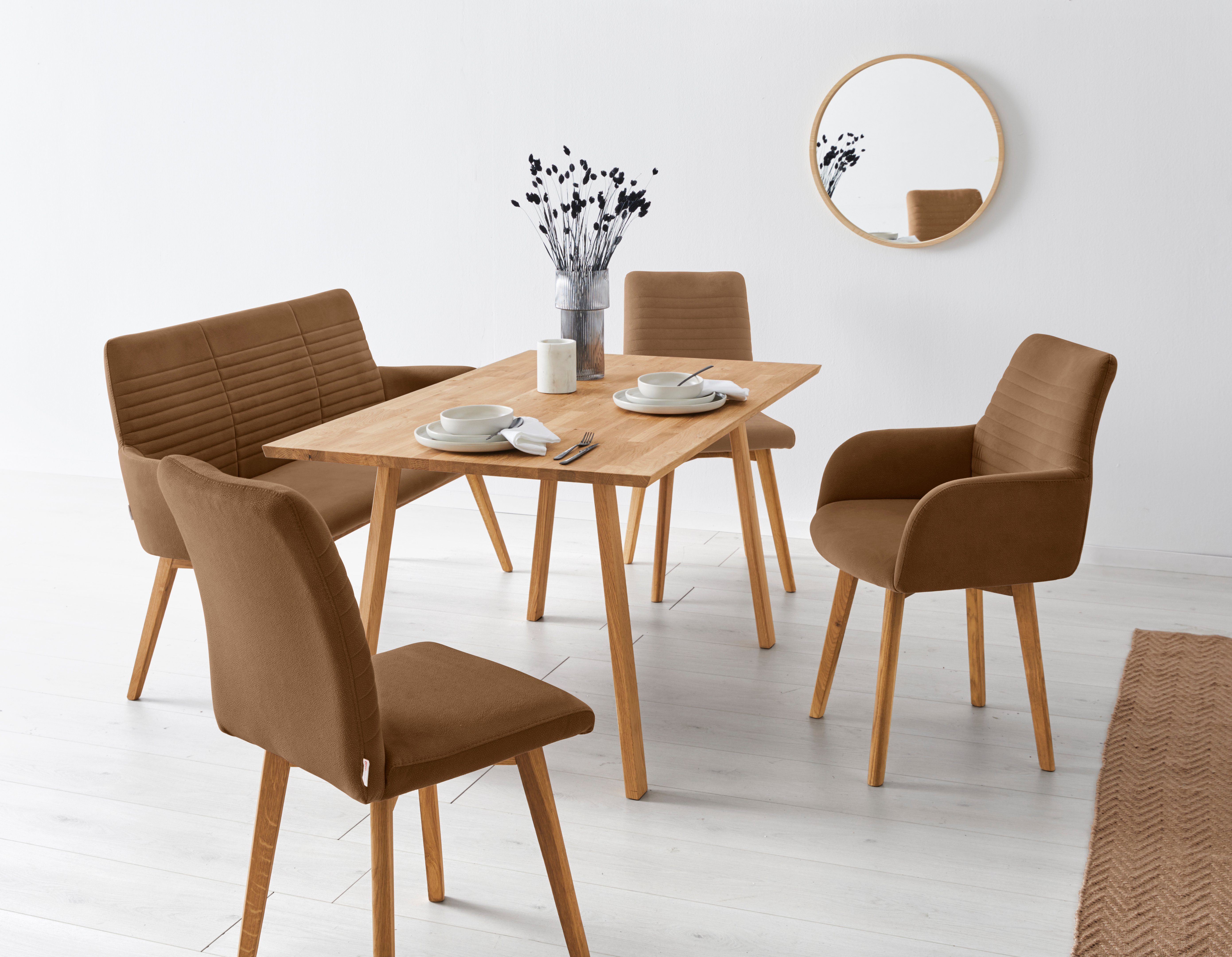 OTTO products Zitbank Alessja Breedte 160 cm, bekleding van microvezel, frame van eiken massief hout (1 stuk)
