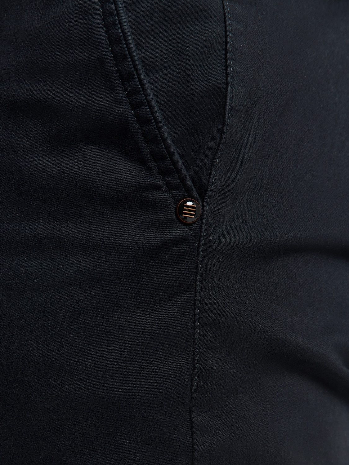 NO EXCESS Chino met garment-dyed finish