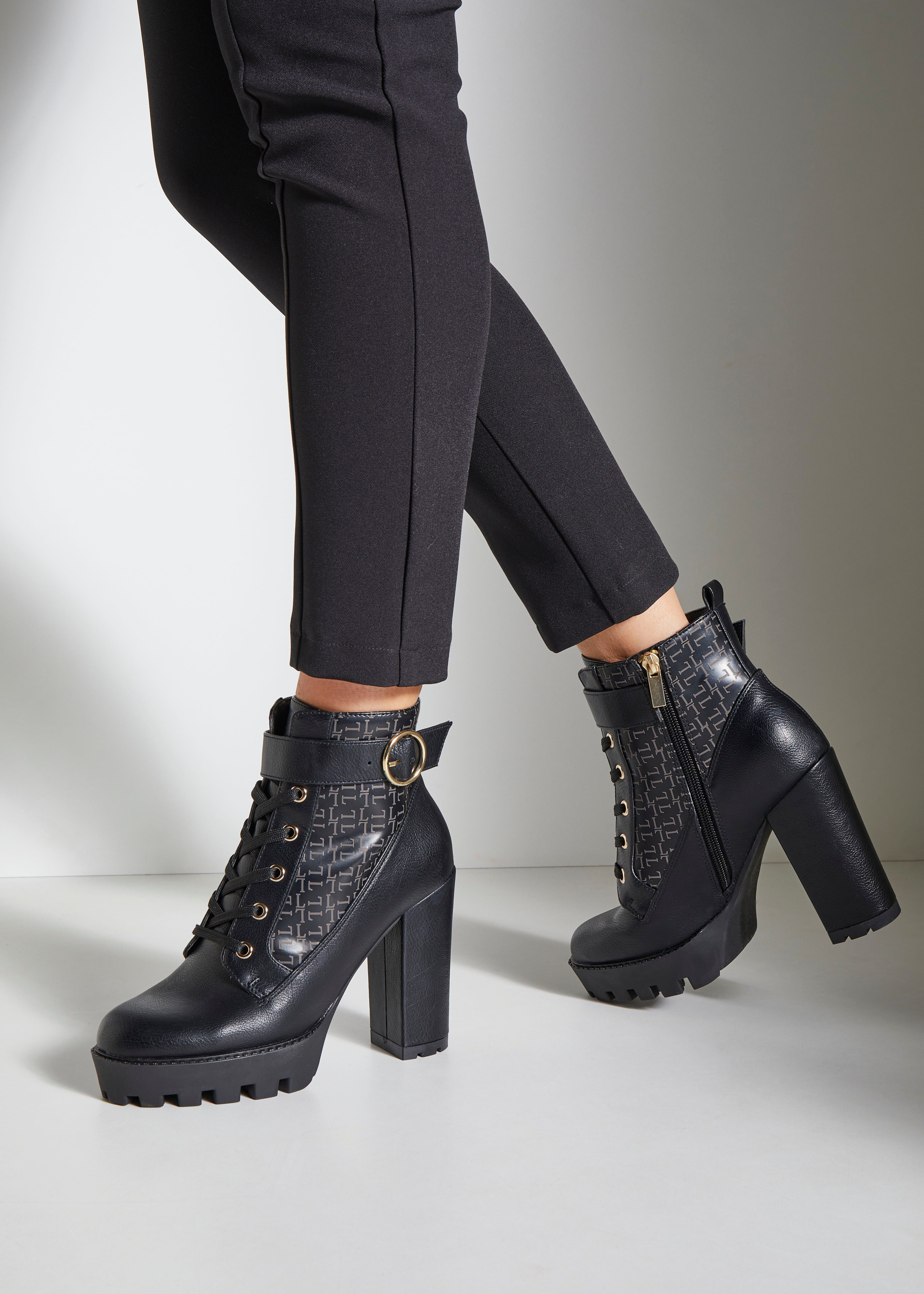 Lascana Laarsjes met blokhak en verfijnde patroon, high-heel enkellaars vegan