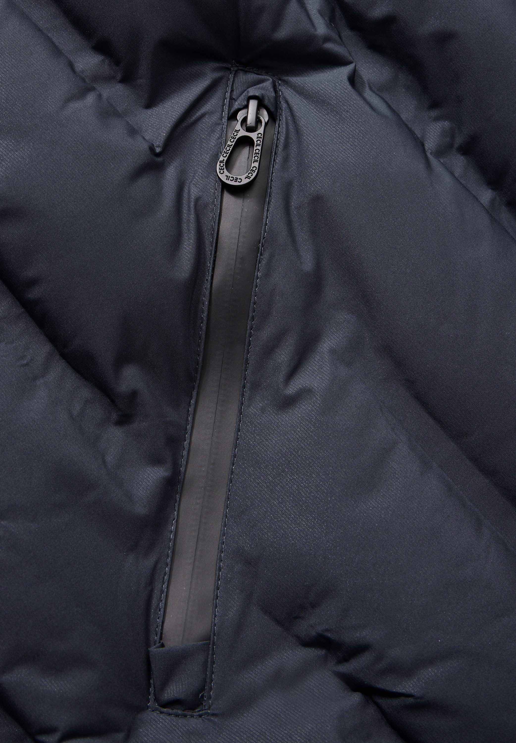 Cecil Outdoorjack met capuchon en gelaste naden