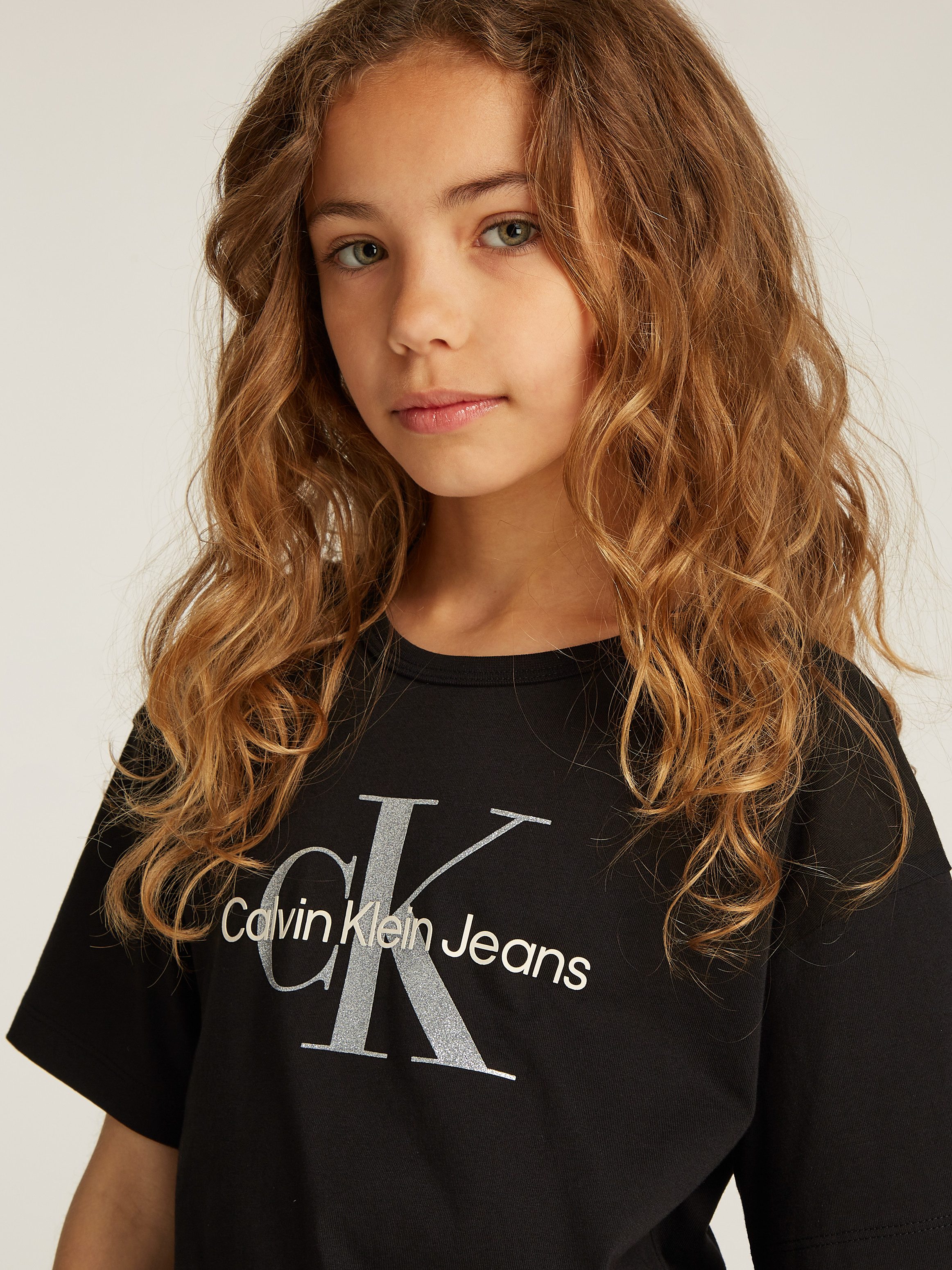 Calvin Klein Shirt met ronde hals MONOLOGO GLITTER SS T-SHIRT voor kinderen tot 16 jaar met logo-opdruk