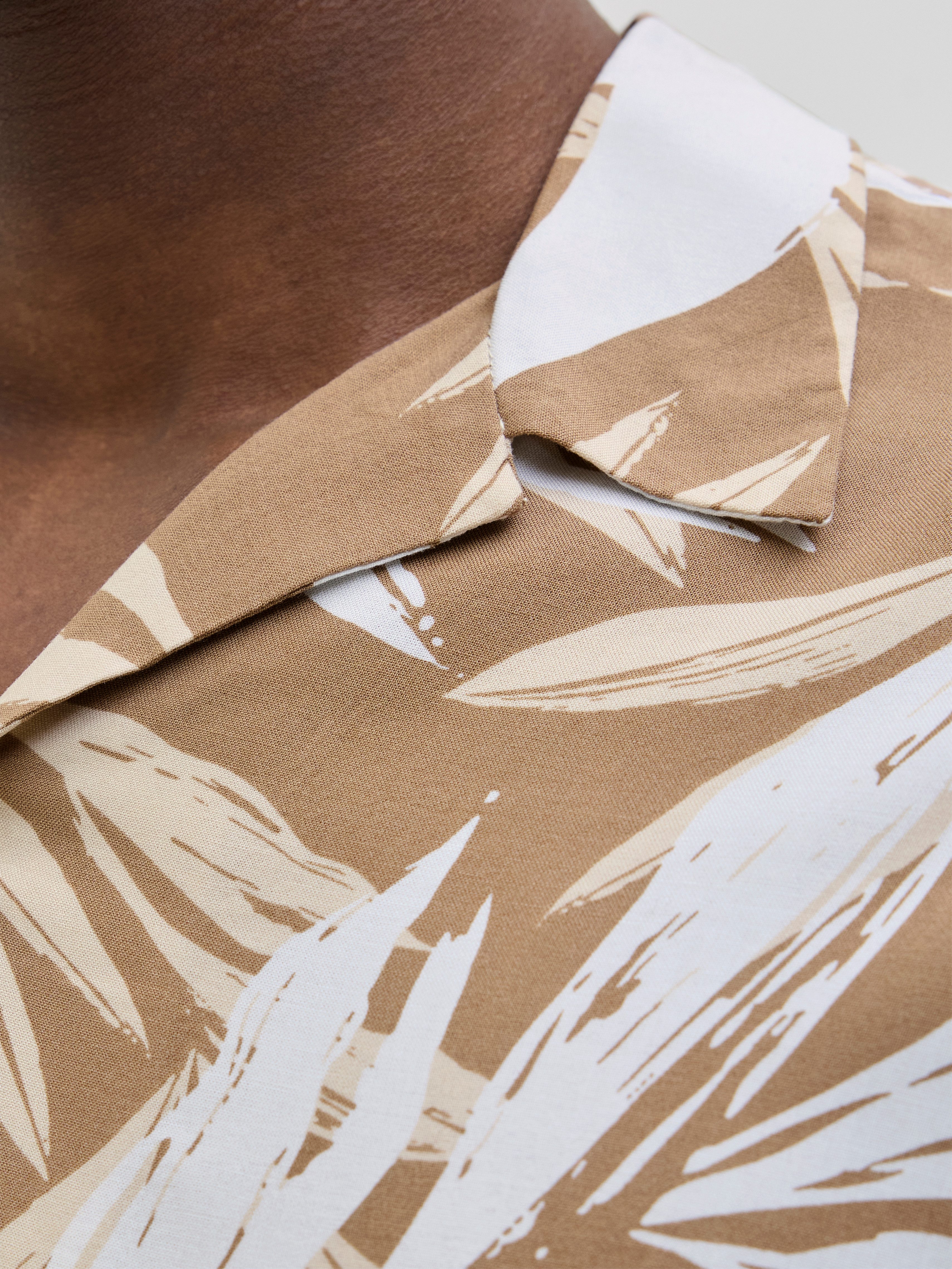 Jack & Jones Overhemd met korte mouwen JJEJEFF TROPICAL AOP RESORT SHIRT SS SN