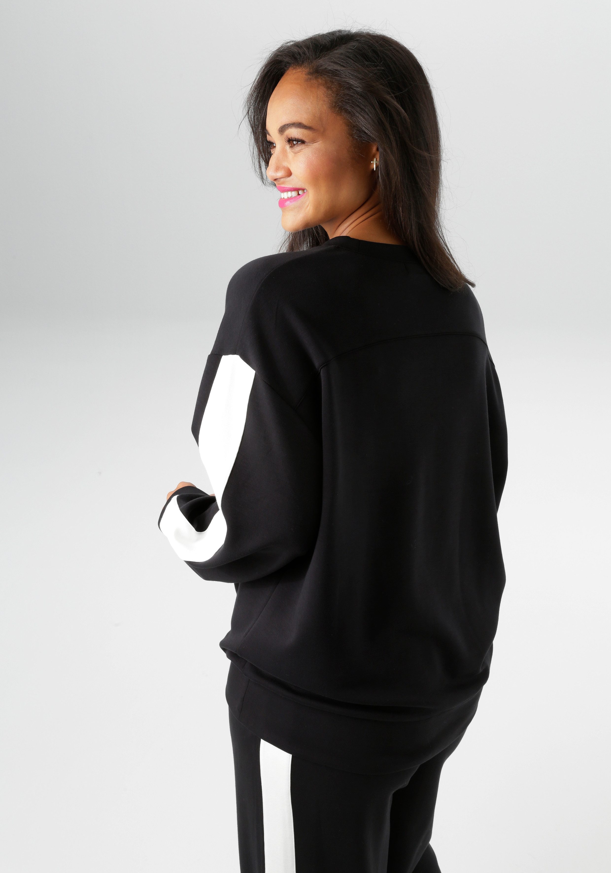 Aniston PLUS Sweatshirt met trendy strepen opzij - nieuwe collectie
