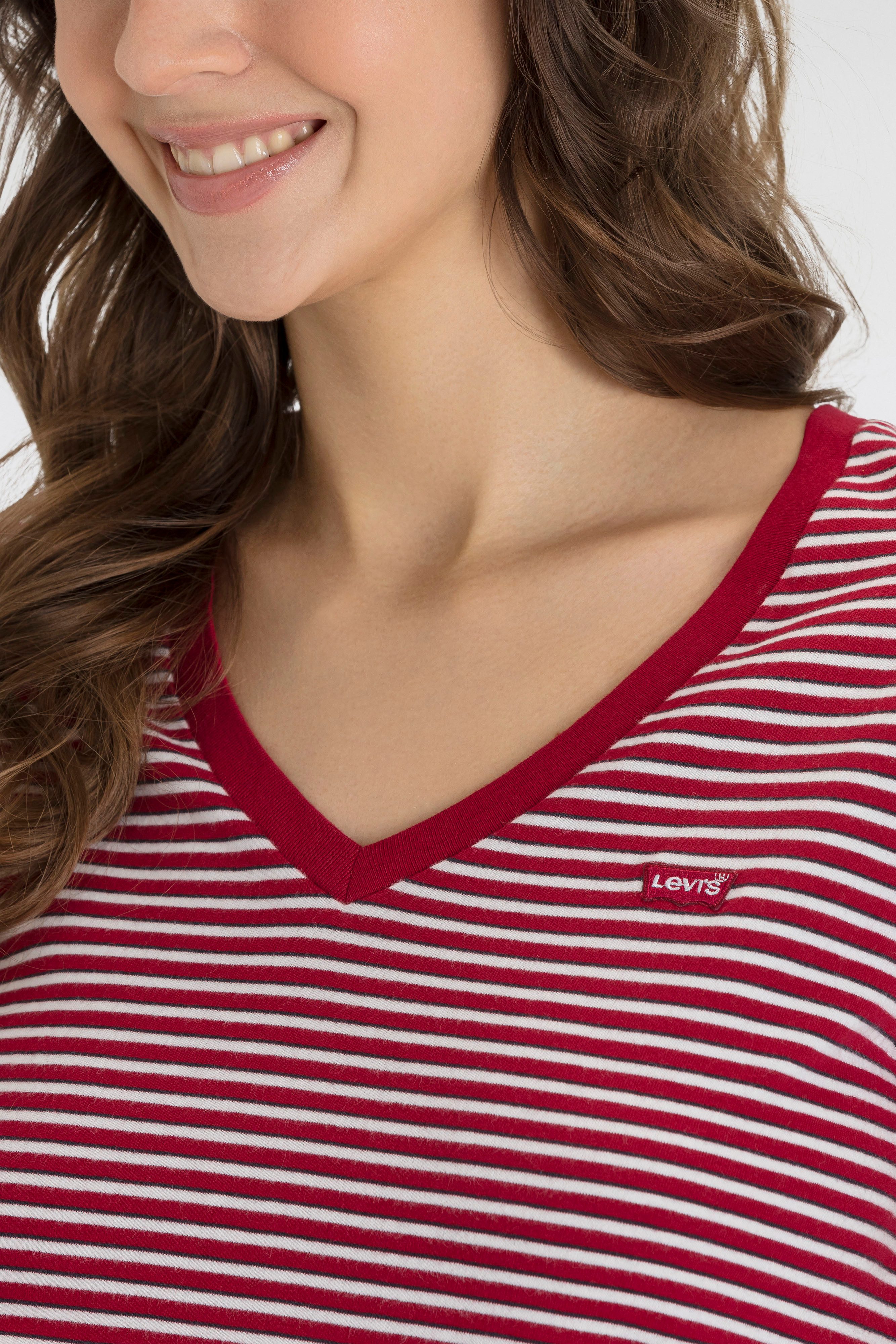 Levi's® Shirt met V-hals PERFECT VNECK met mini-batwing-logoborduursel