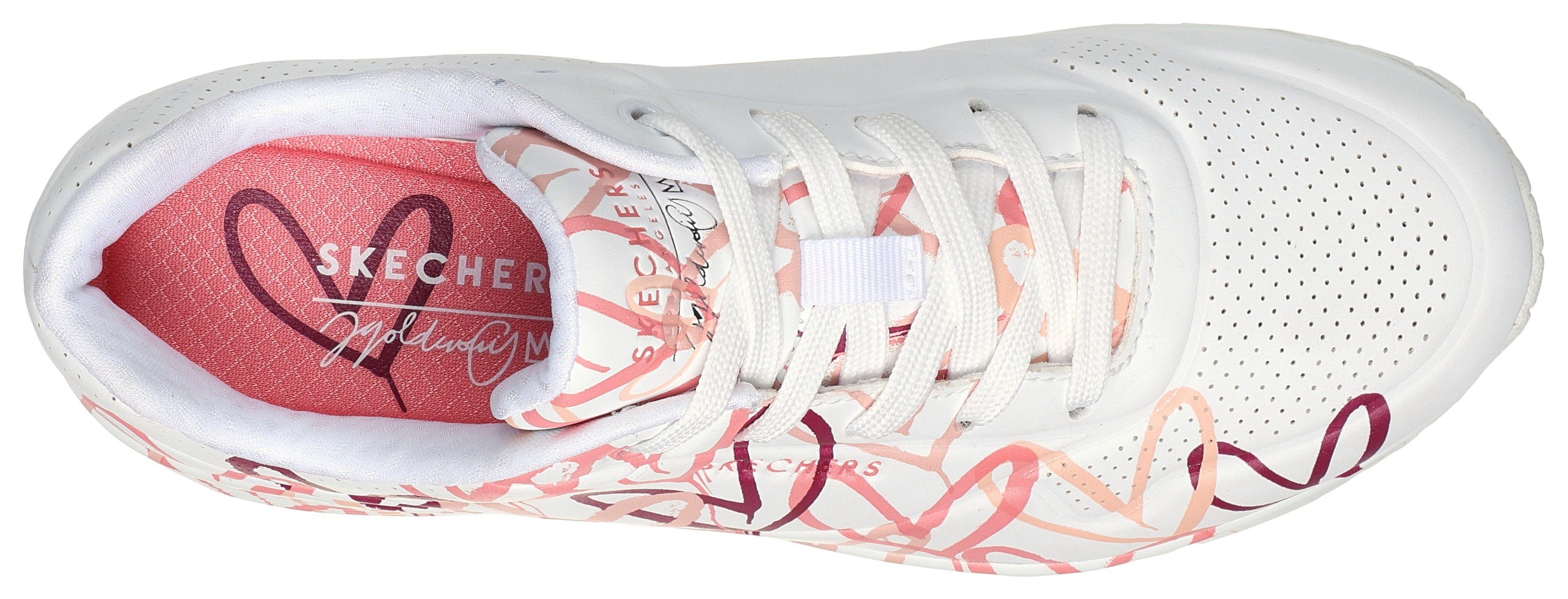 Skechers Sneakers met sleehak UNO-SPREAD THE LOVE Vrijetijdsschoen, lage schoen, veterschoen met coole graffiti-print