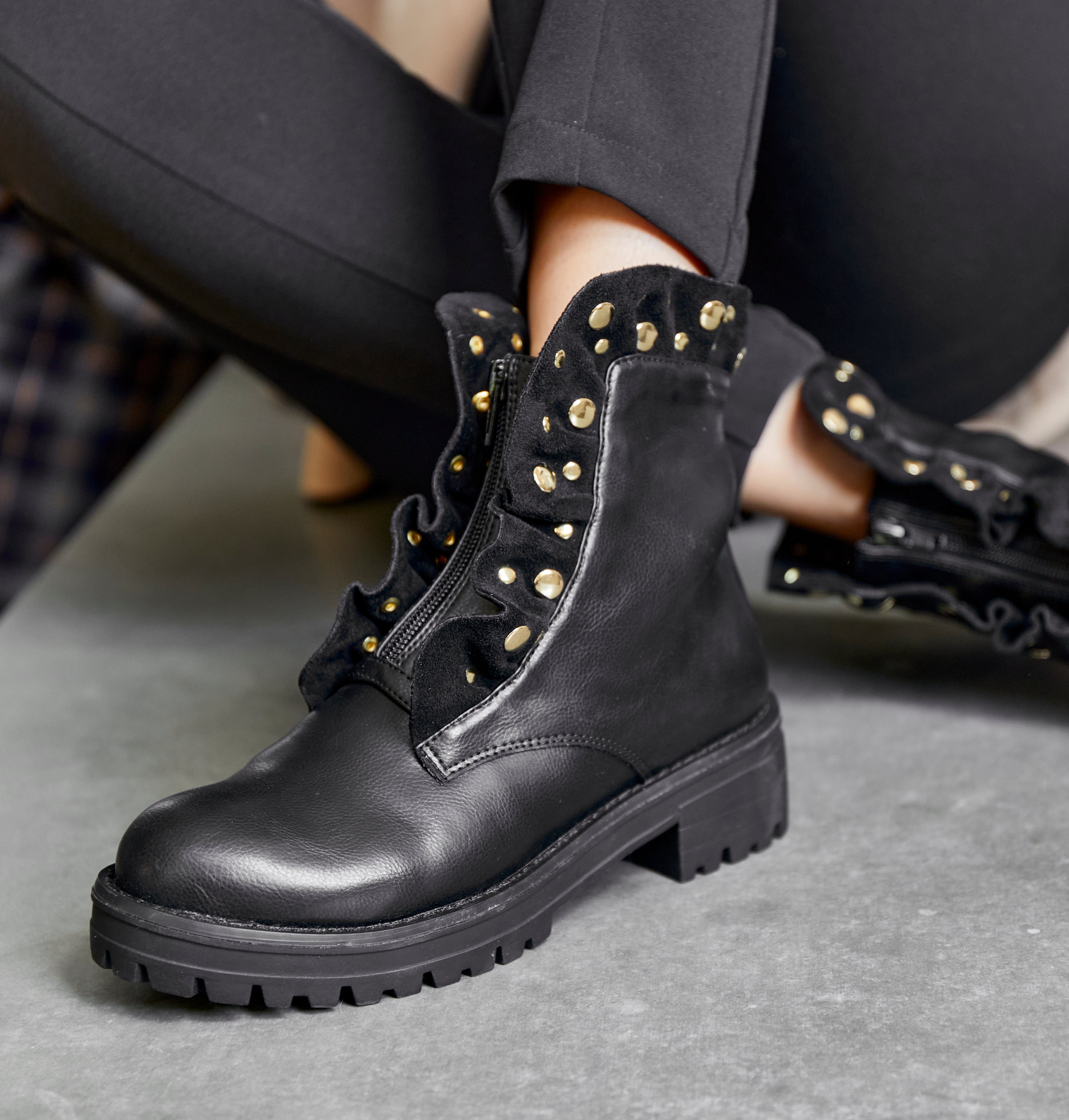 Lascana Laarzen met ritssluiting met glinsterende steentjes en kleine ruches, laarsjes, ankle boots