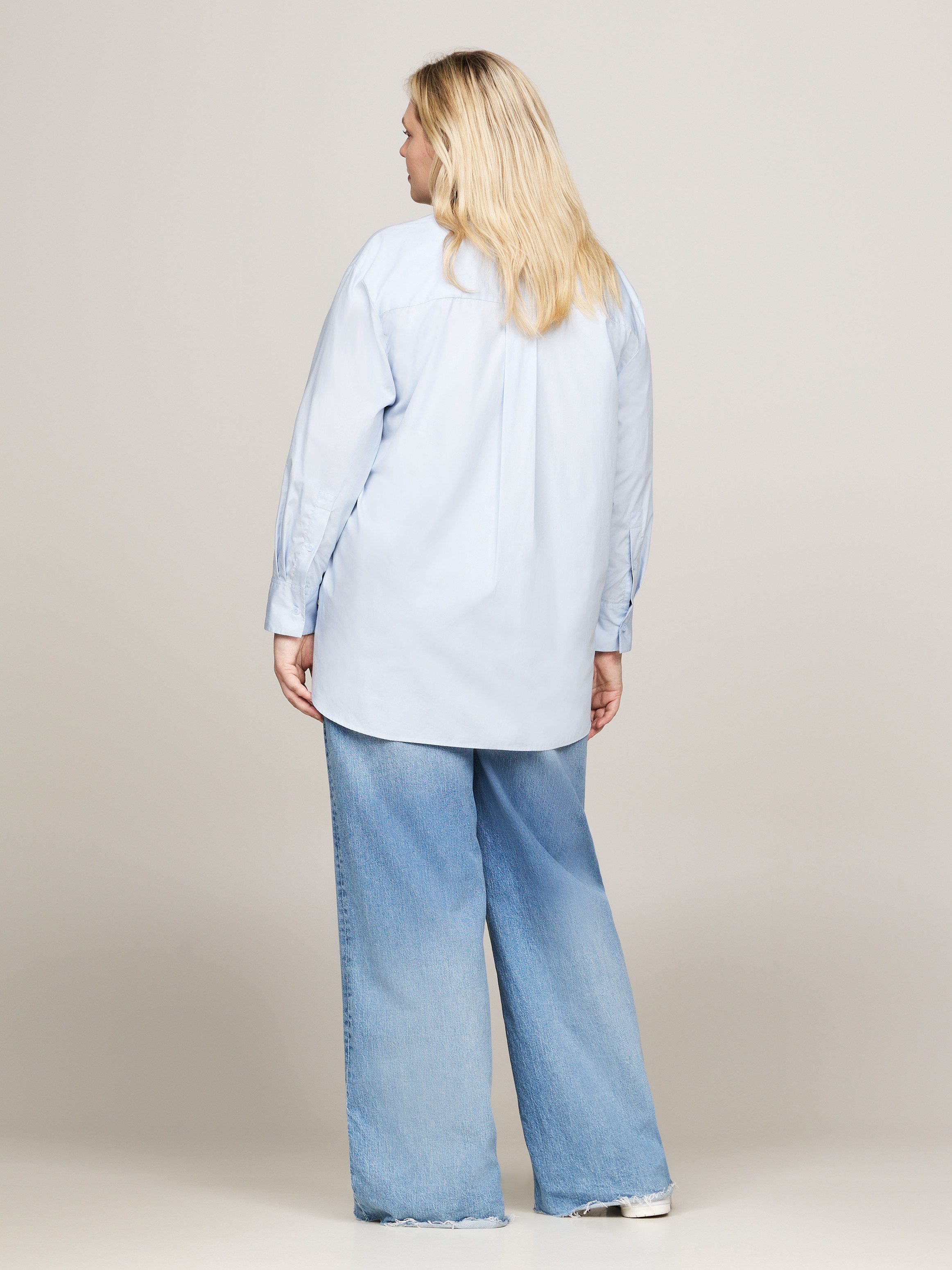 Tommy Hilfiger Curve Overhemdblouse CRV ESS COTTON EASY FIT SHIRT in grote maten borstzak kellerplooi achter afgeronde zoom