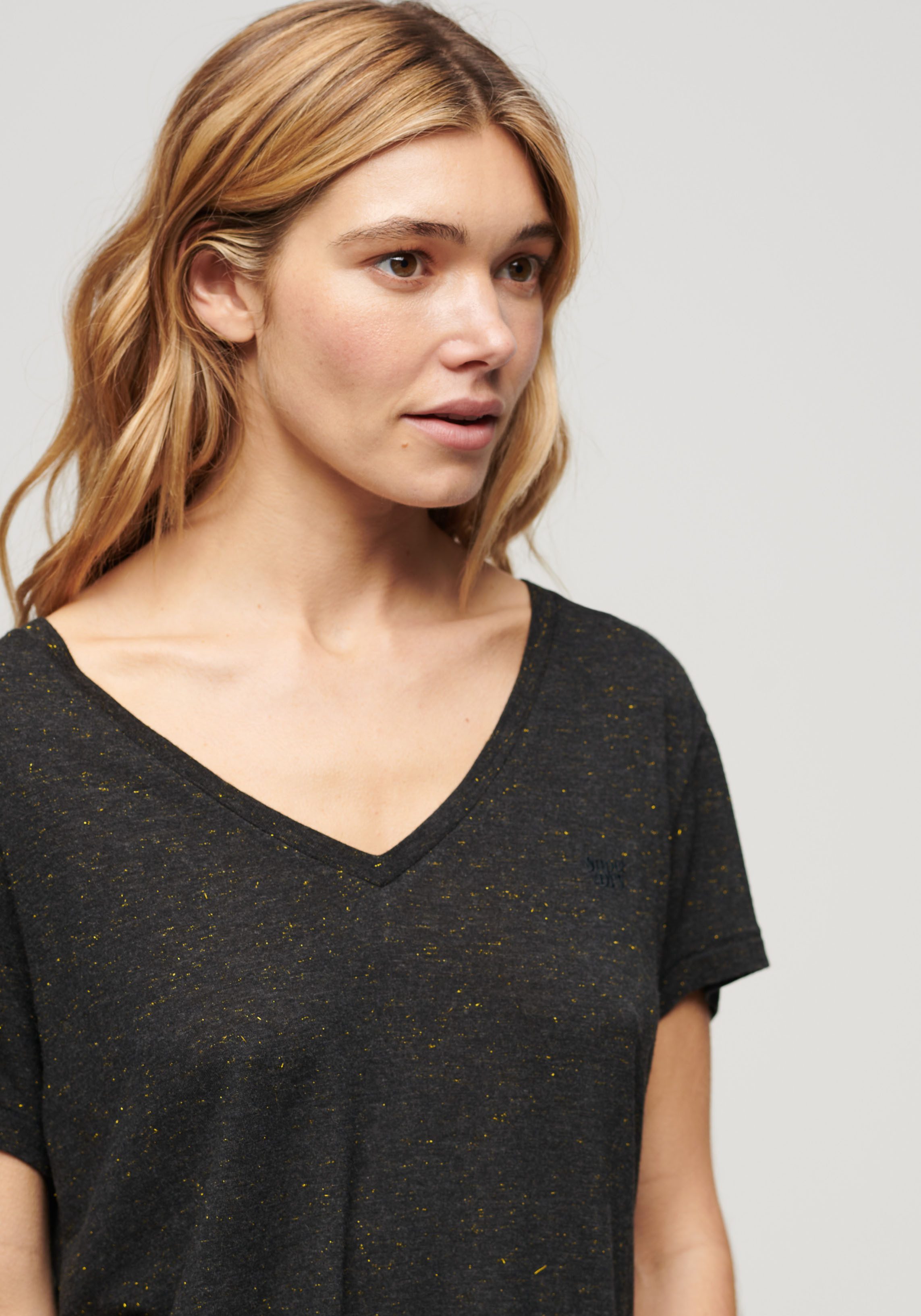 Superdry Shirt met V-hals STUDIOS SLUB EMB VEE TEE gestructureerd t-shirt met v-hals en borduursel