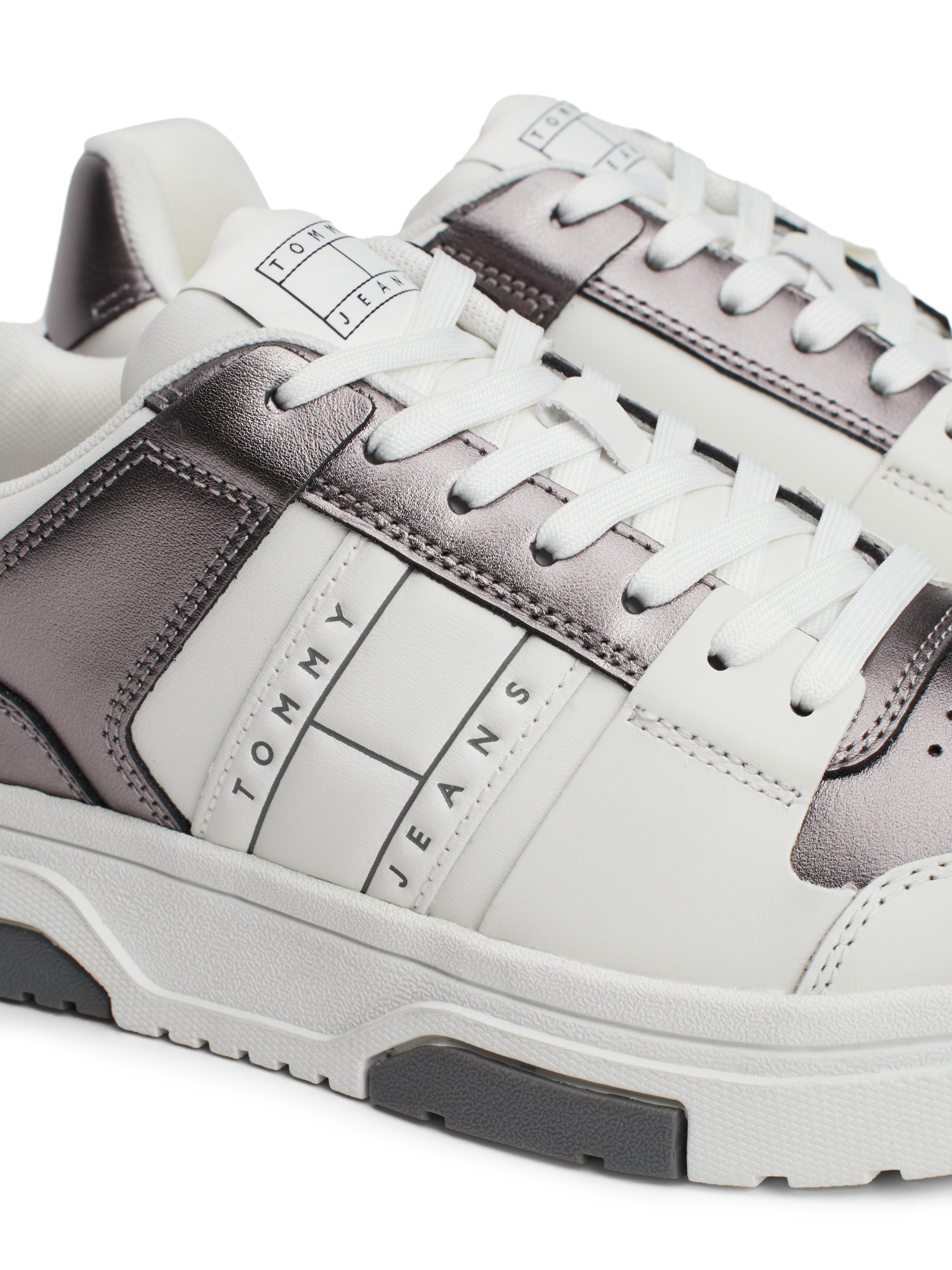 TOMMY JEANS Plateausneakers THE BROOKLYN METALLIC vrijetijdsschoen, lage schoen, veterschoen met zijlogo
