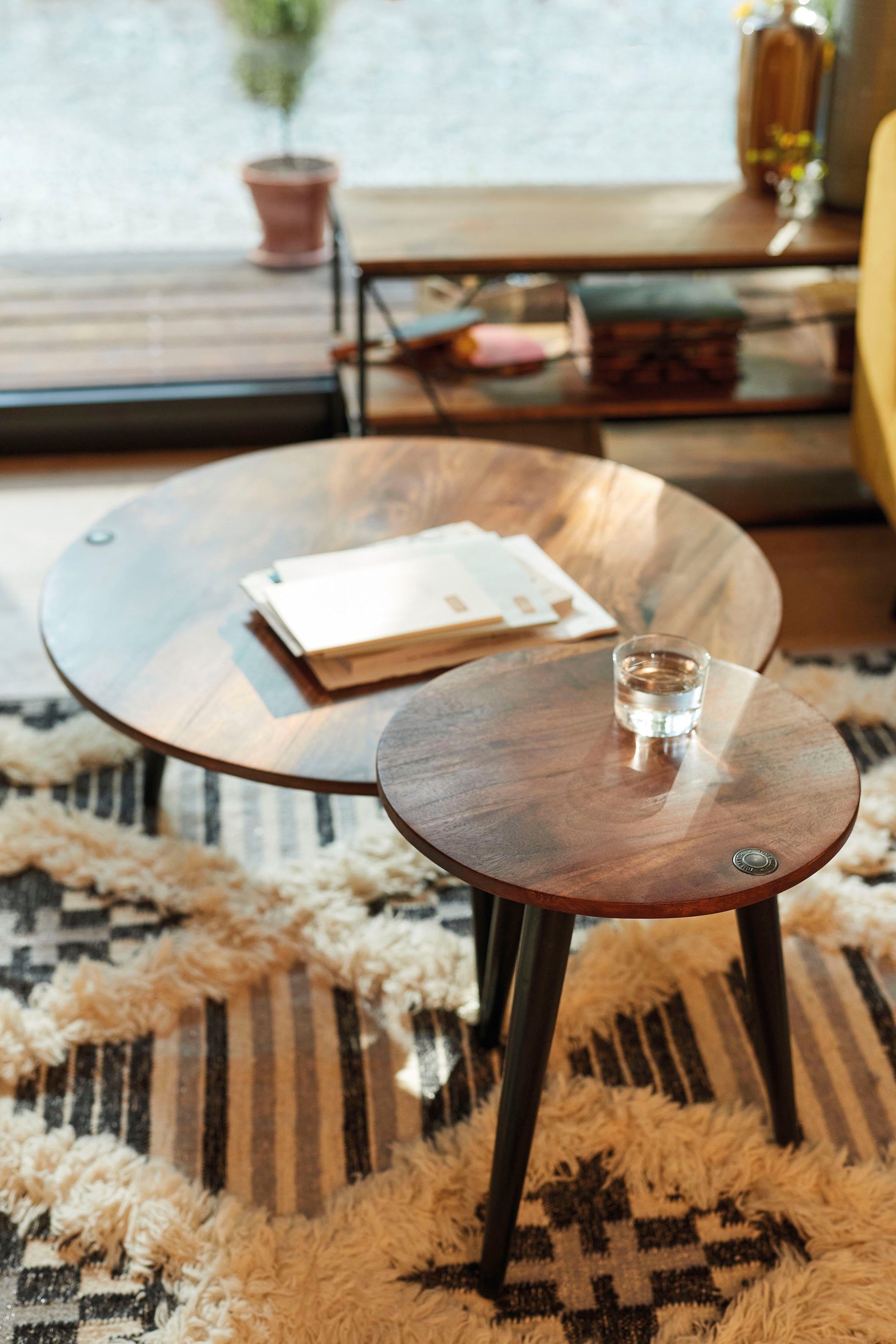 TOM TAILOR HOME Bijzettafel T-WOOD TABLE HIGH Bijzettafel met knoopdetail, donker mangohout en zwarte poten