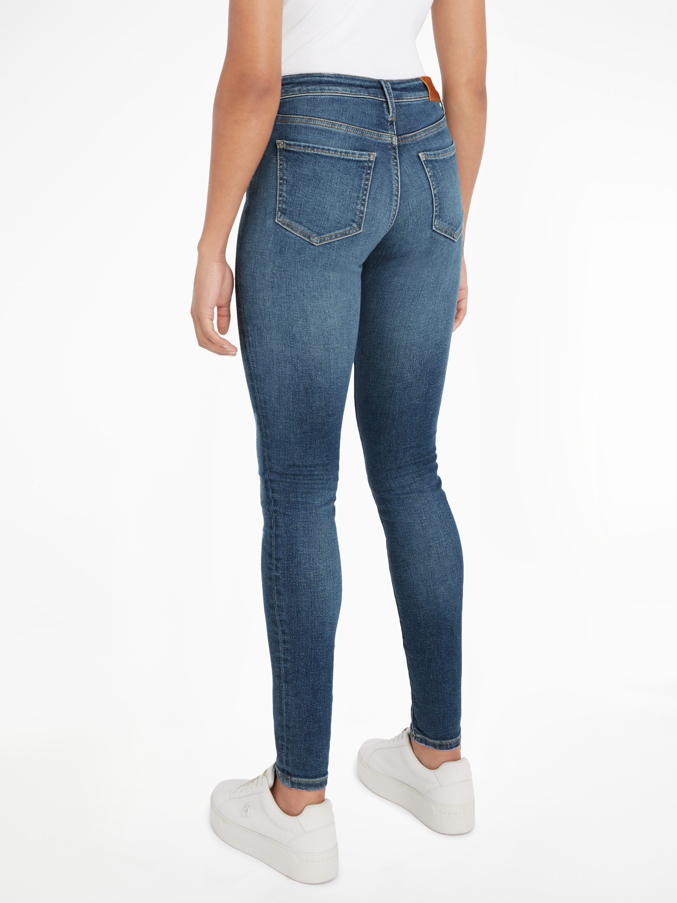 Tommy Hilfiger Skinny fit jeans COMO SKINNY RW BLACK met tommy hilfiger logo-badge