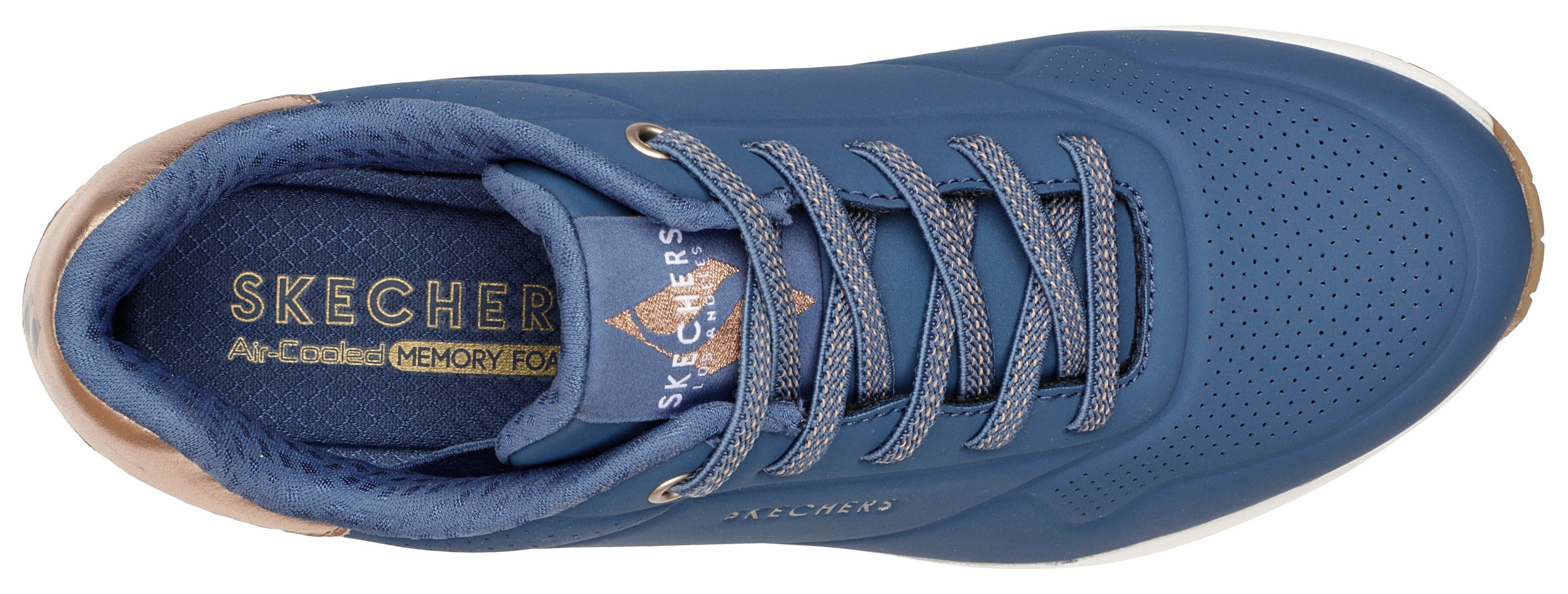 Skechers Slip-on sneakers UNO SHIMMER AWAY Slipper, vrijetijdsschoen, plateau sneaker met modieuze sleehak