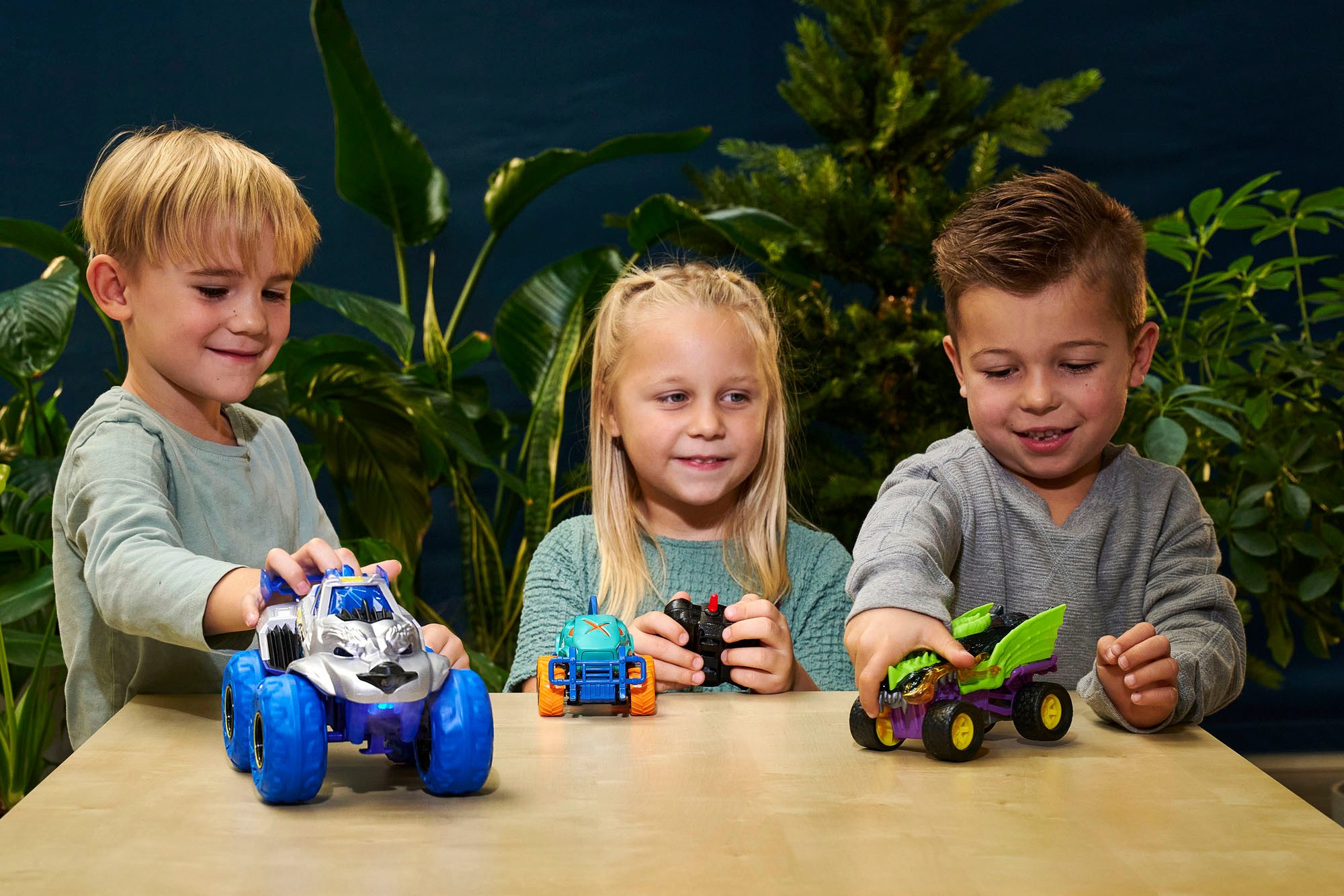 Dickie Toys Speelgoed monstertruck Artic Ice Monster met licht en geluid