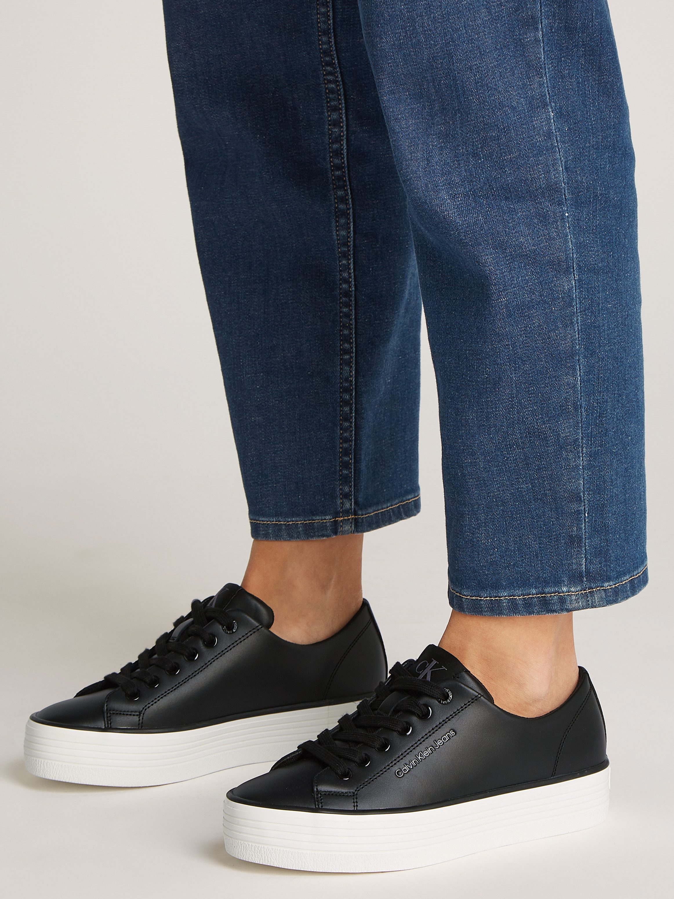 Calvin Klein Sneakers BOLD VULC FLATF LOW LTH IN lage schoen, veterschoen, vrijetijdsschoen met ck-logo op de hak