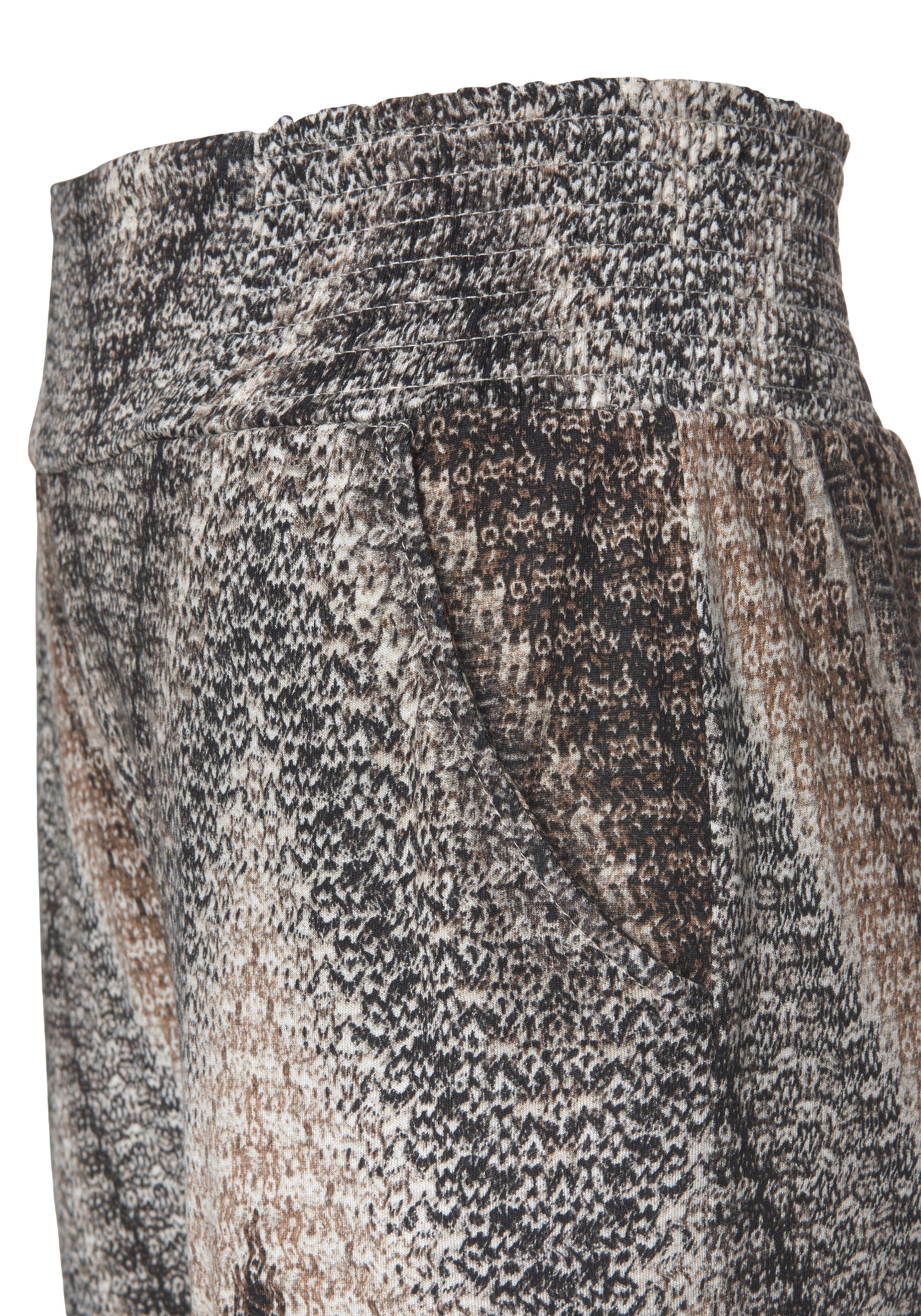 Lascana Jerseybroek met all-over print en zakken, elastische tailleband, strandbroek
