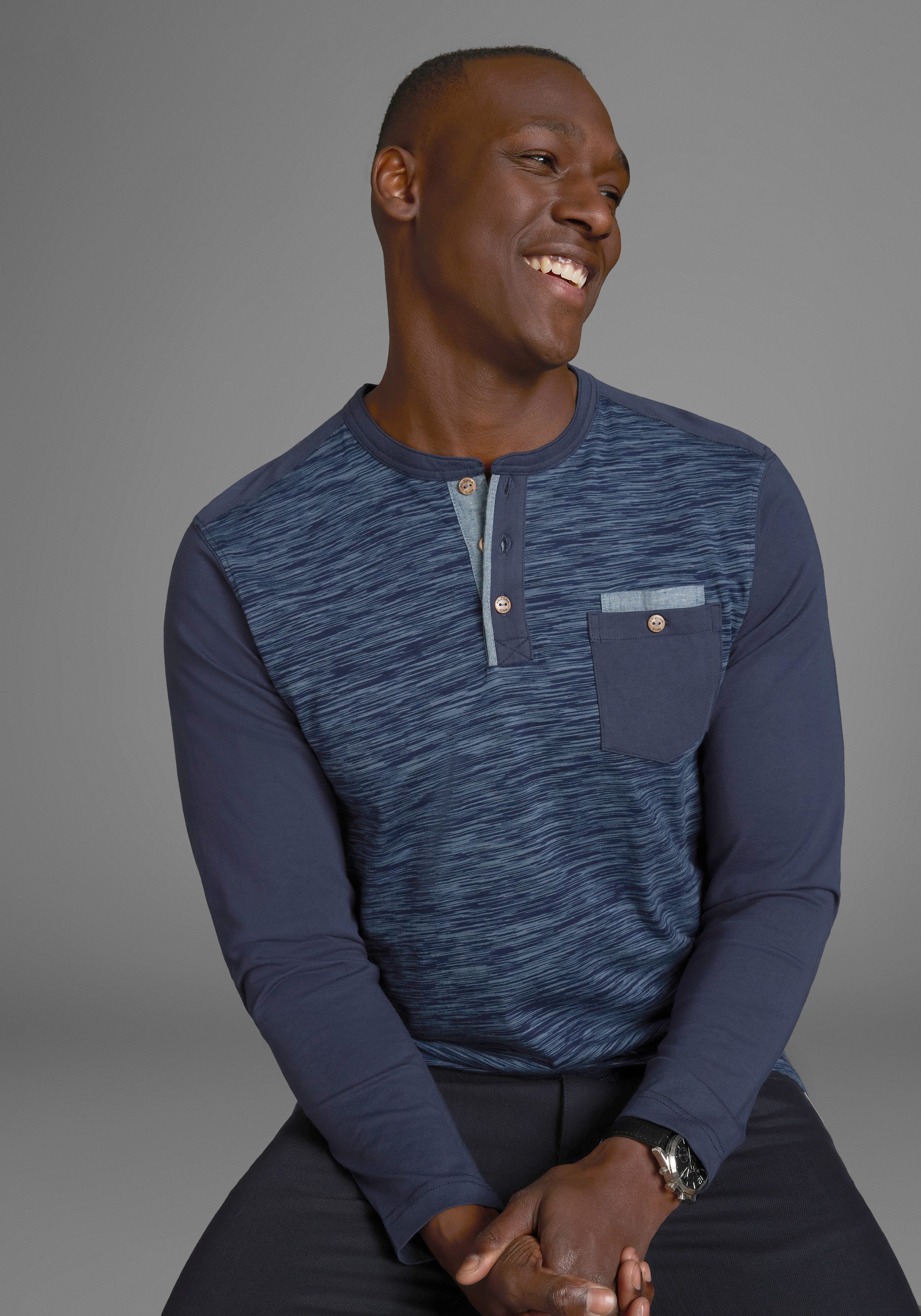 Arizona Longsleeve Lange mouwen, gemêleerde look, ronde hals met knoopsluiting