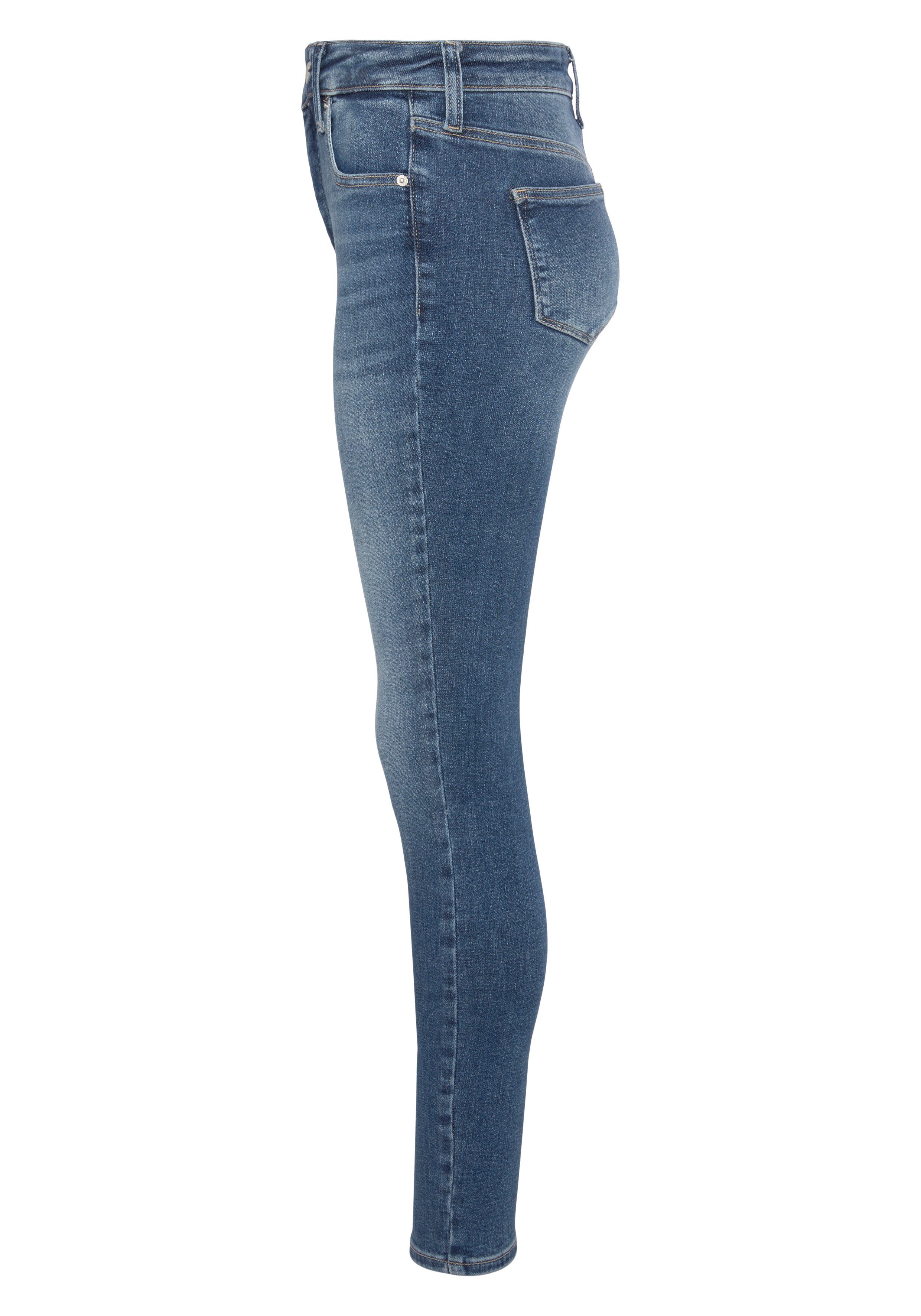 Calvin Klein Skinny fit jeans HIGH RISE SUPER SKINNY ANKLE met calvin klein jeans leren badge op de achterkant van de tailleband