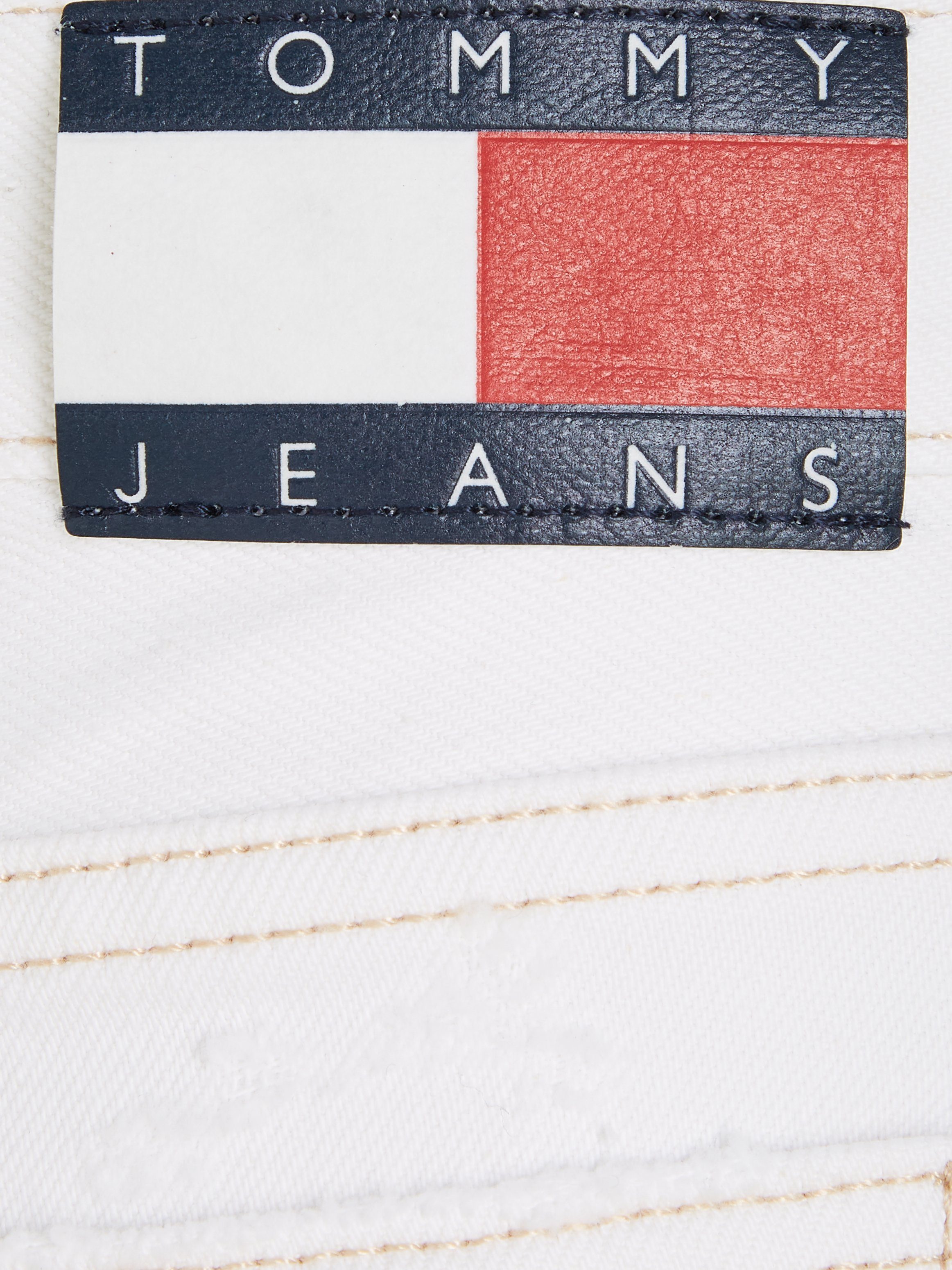 TOMMY JEANS Short HOT PANT BH0199 met destroyed effecten & gerafelde zoom