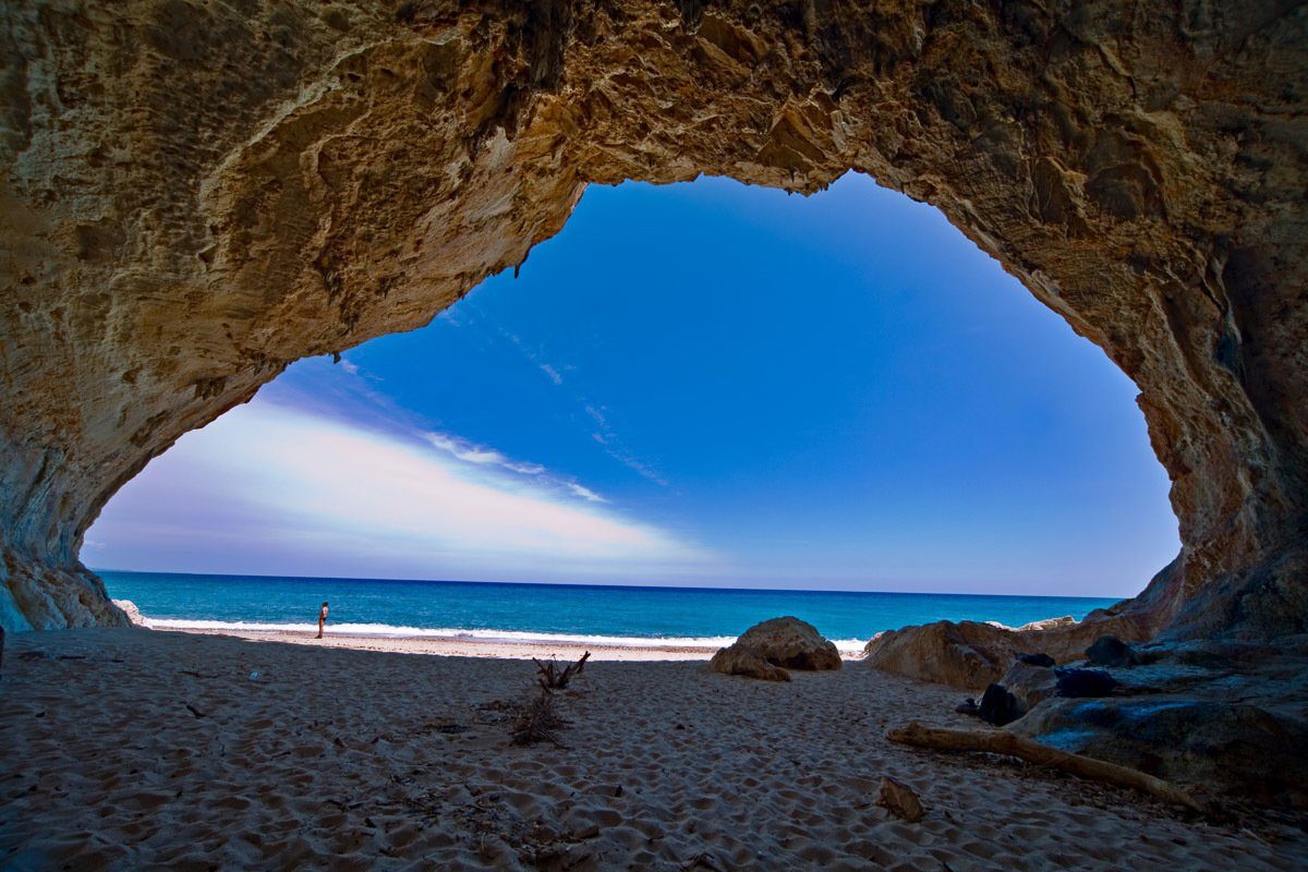 Papermoon Fotobehang Grot Cala Luna Sardinië Vliesbehang, eersteklas digitale print fotobehang wit
