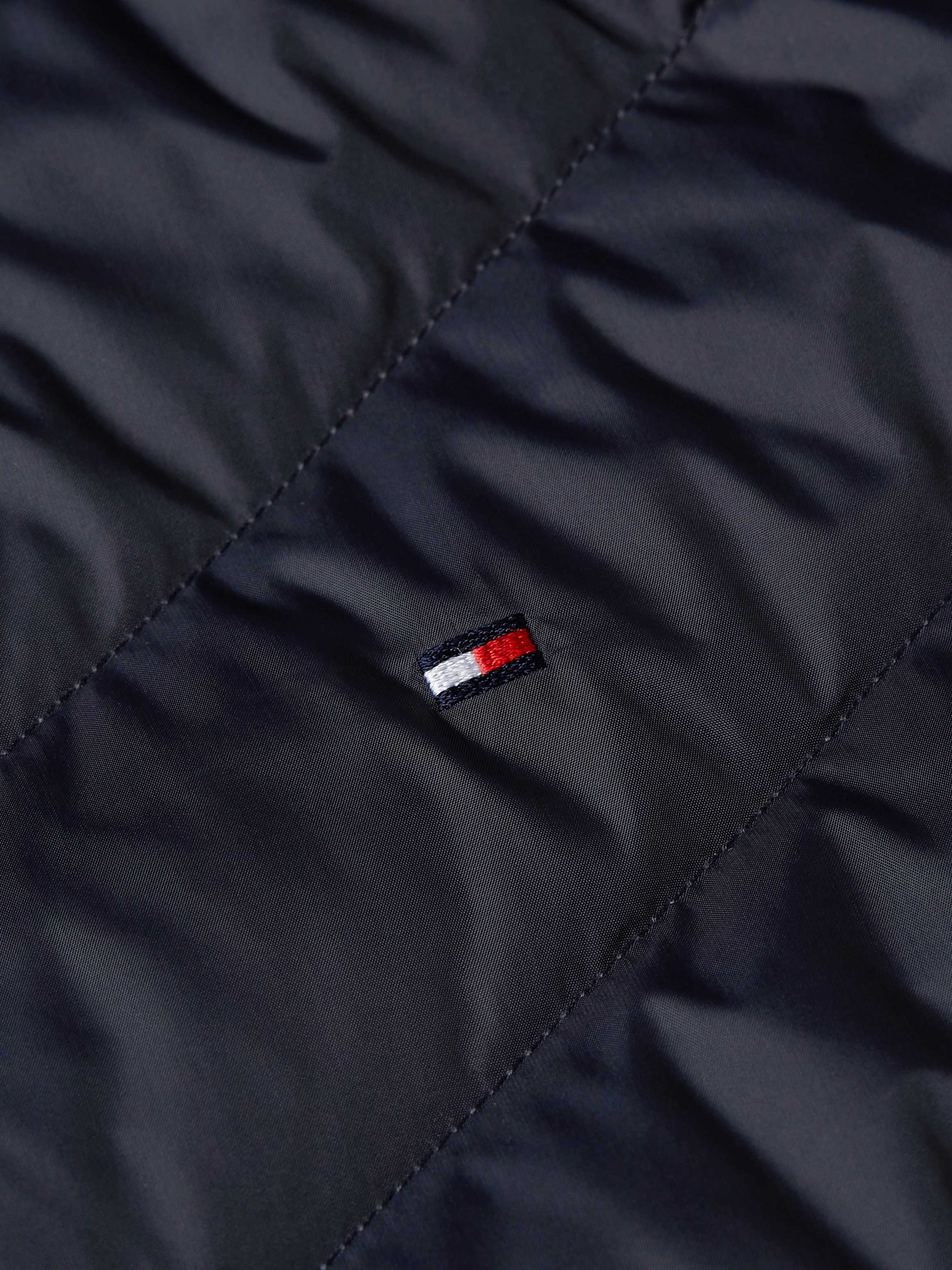 Tommy Hilfiger Gewatteerde jas CHEVRON MW PADDED COAT met gemiddelde vulling en merklabel