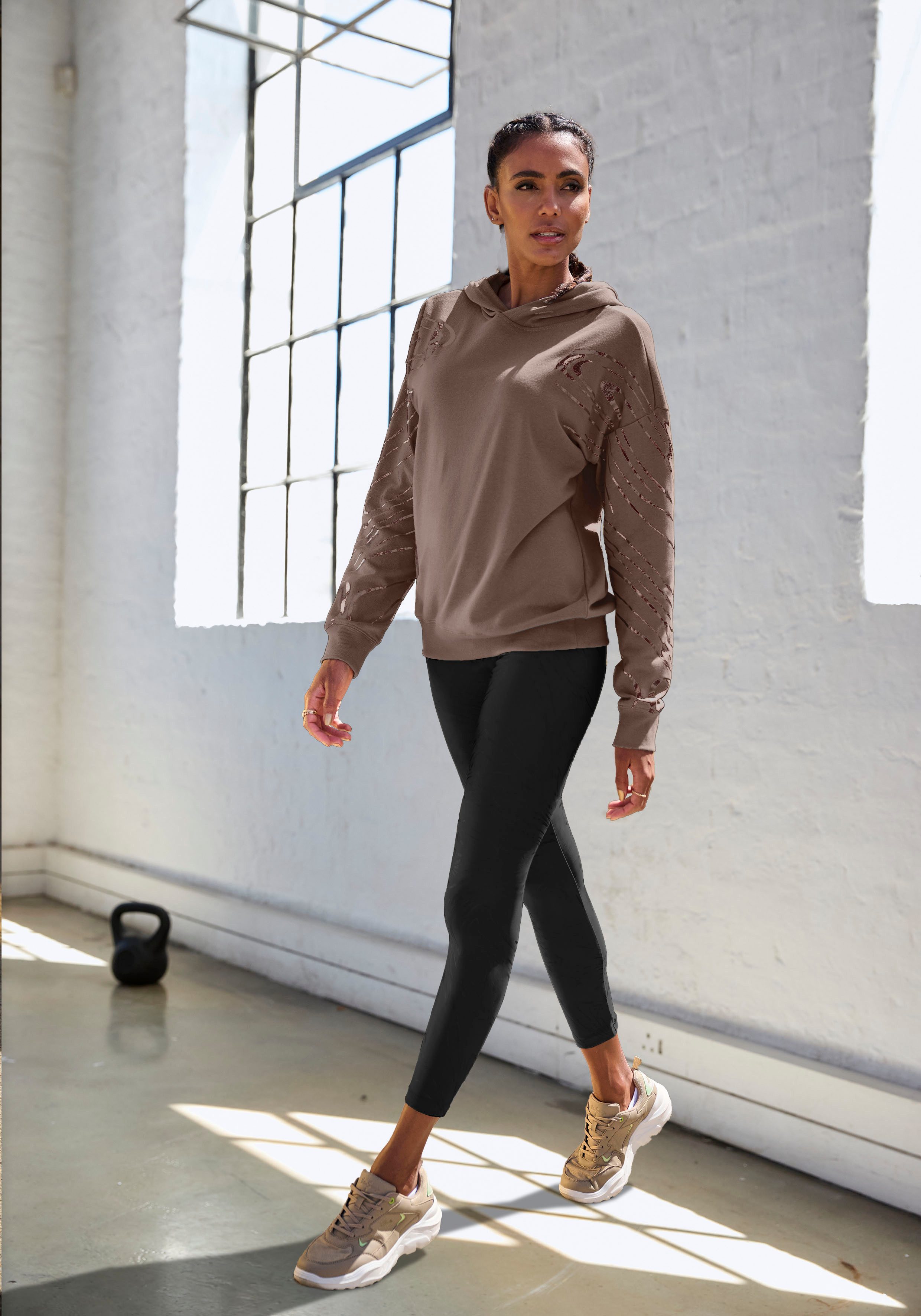 active by Lascana Hoodie met glanzende folieprint