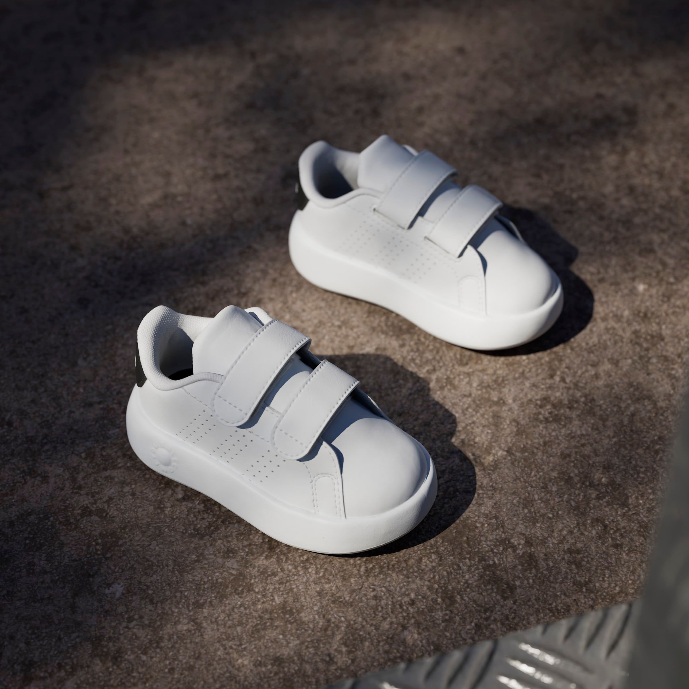 adidas Sportswear Klittenbandschoenen ADVANTAGE KIDS Ontwerp geïnspireerd door de adidas Stan Smith, voor kinderen