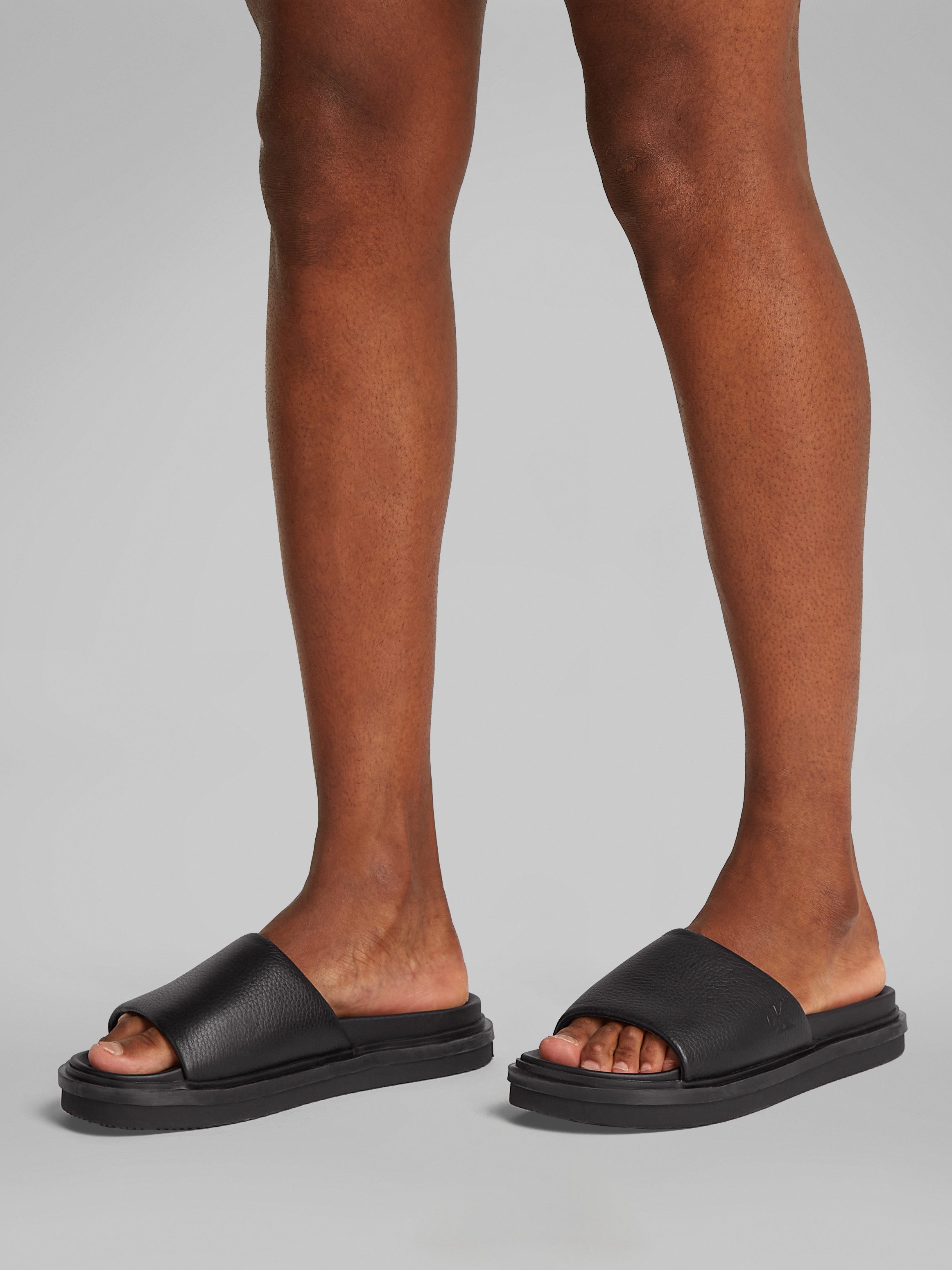 Calvin Klein Slippers FLAT MOLDED SLIDE SANDAL LTH