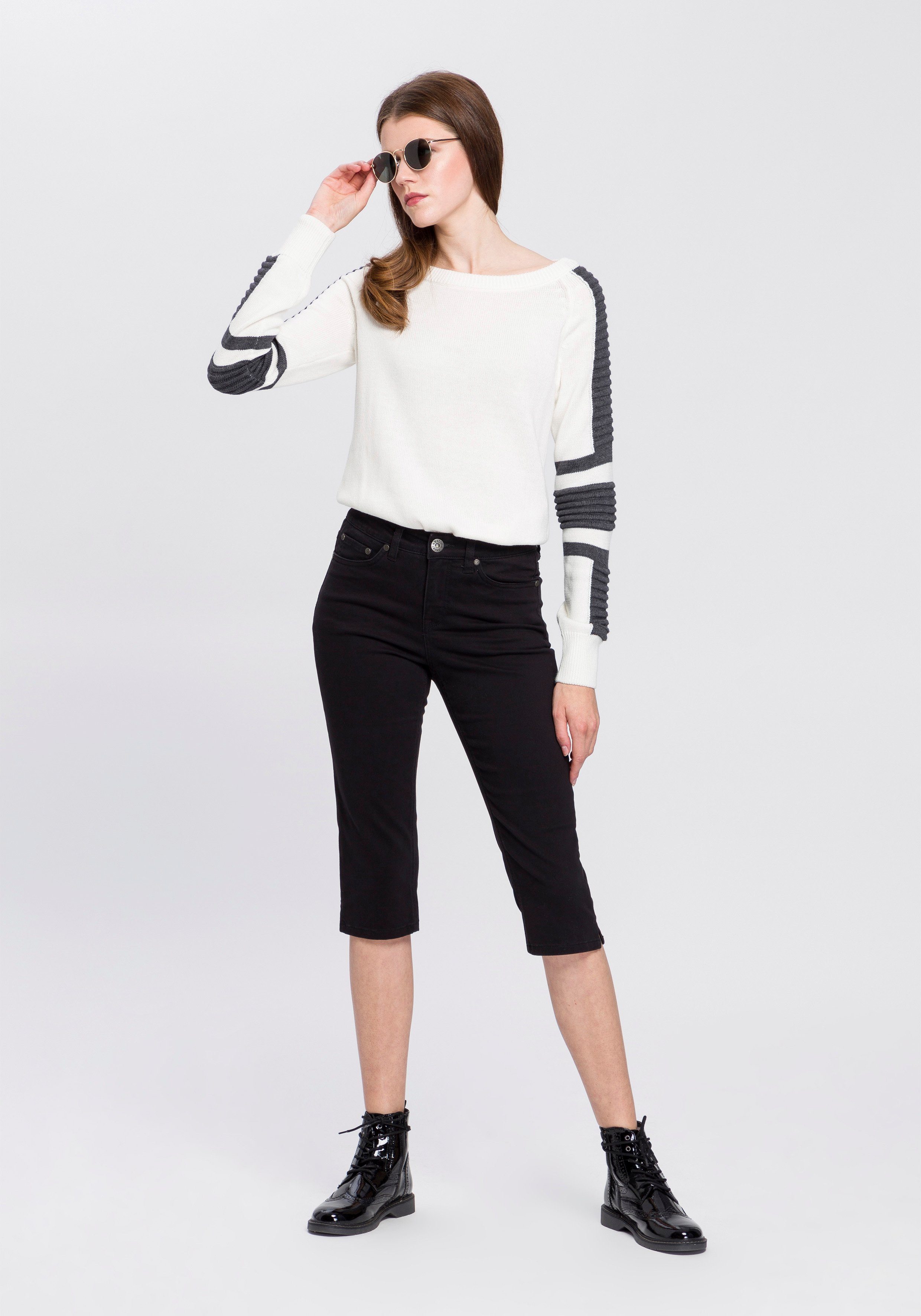 Arizona Capri jeans Met splitje in de zoom smalle pasvorm, met stijlvolle studs, hoge taille