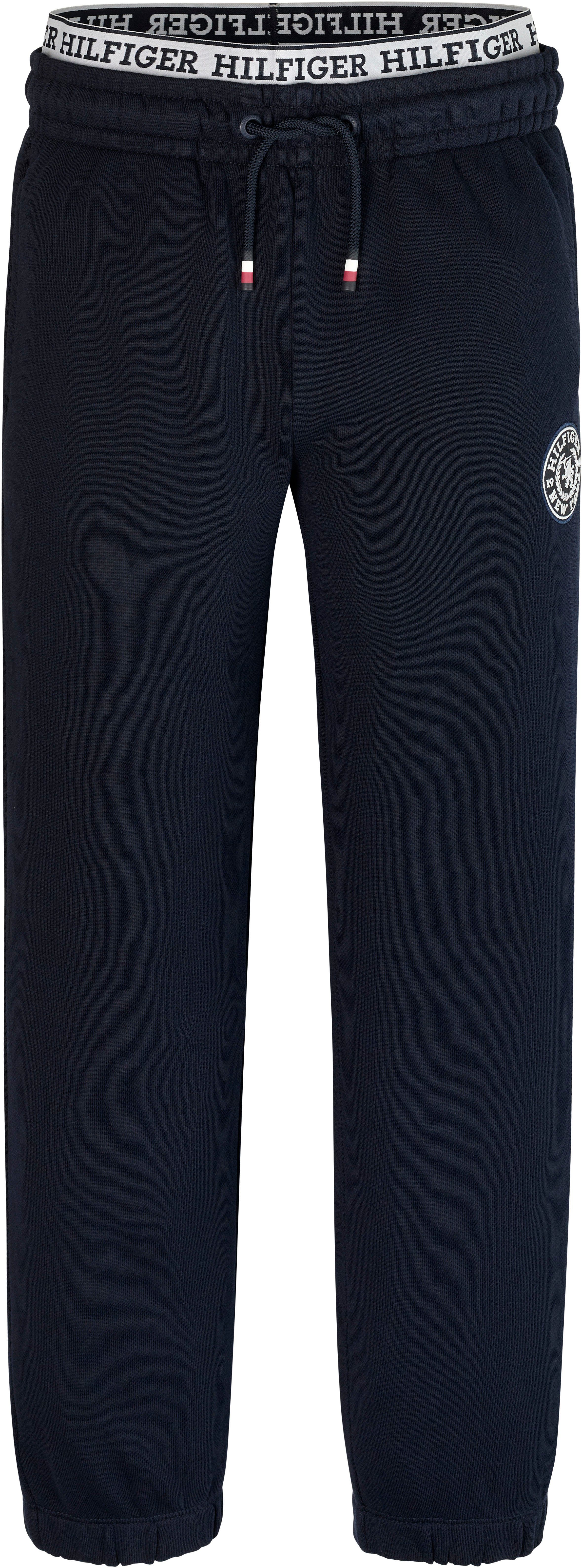 Tommy Hilfiger Sweatbroek CREST LOGO SWEATPANTS met logo-opschrift bij de band