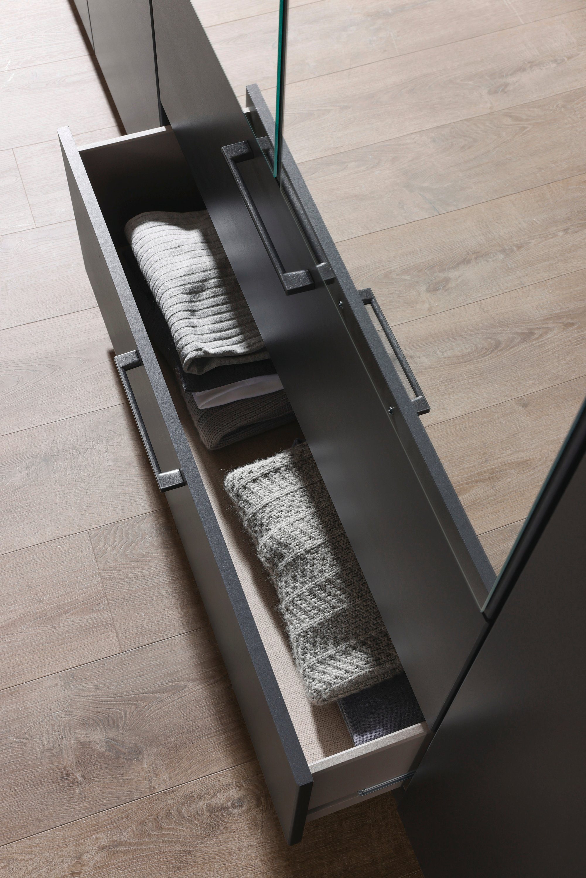 Slaapkamerserie Compleet slaapkamer Challenger (Set van 4 delen) Kast 2 breedtes, bed 3 breedtes, 2 nachttafels MADE IN GERMANY