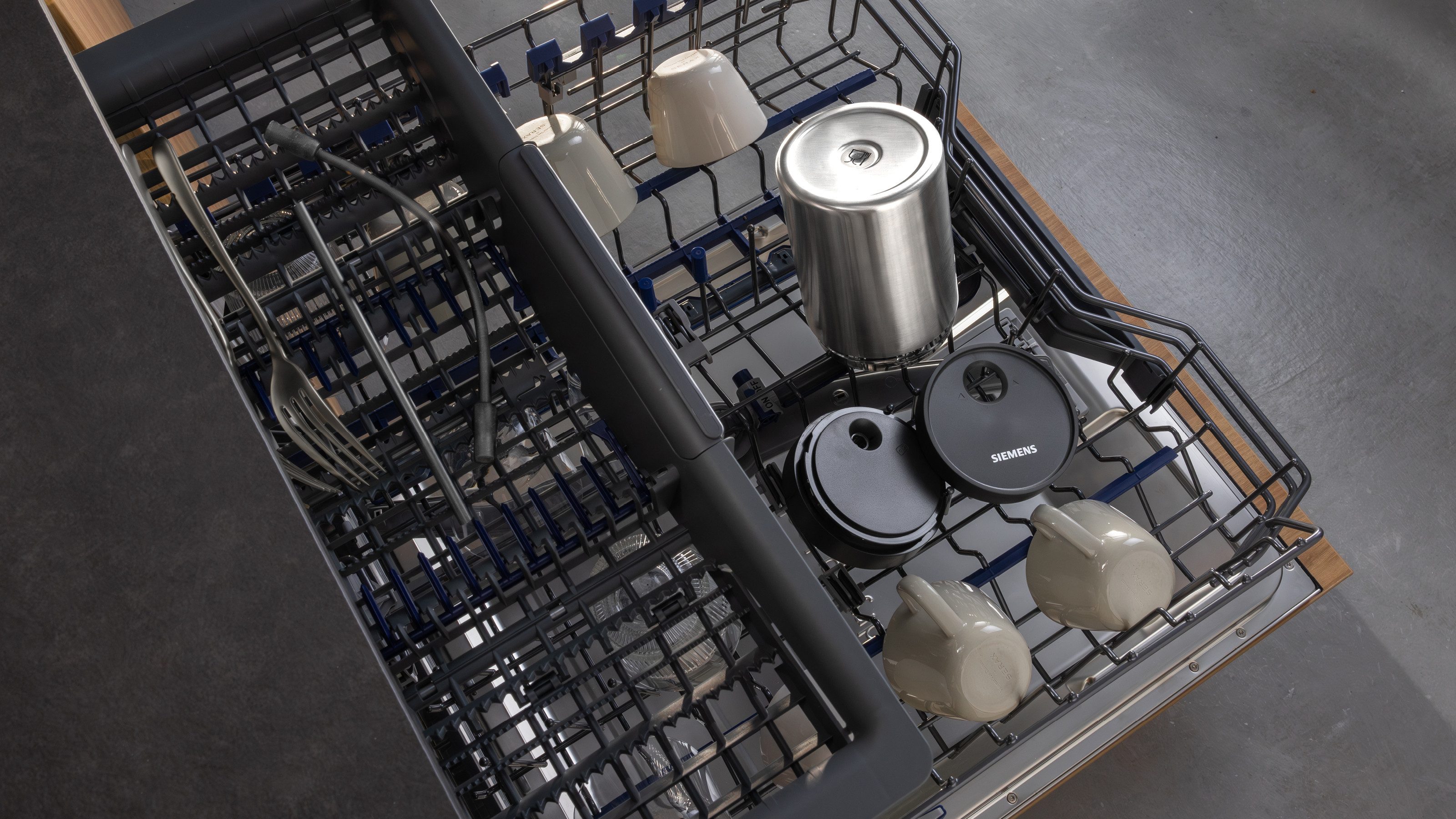 SIEMENS Geïsoleerde melkbeker TZ80009N, freshlock-deksel, 0,5 l, voor alle volautomatische koffiezetapparaten van de eq-serie