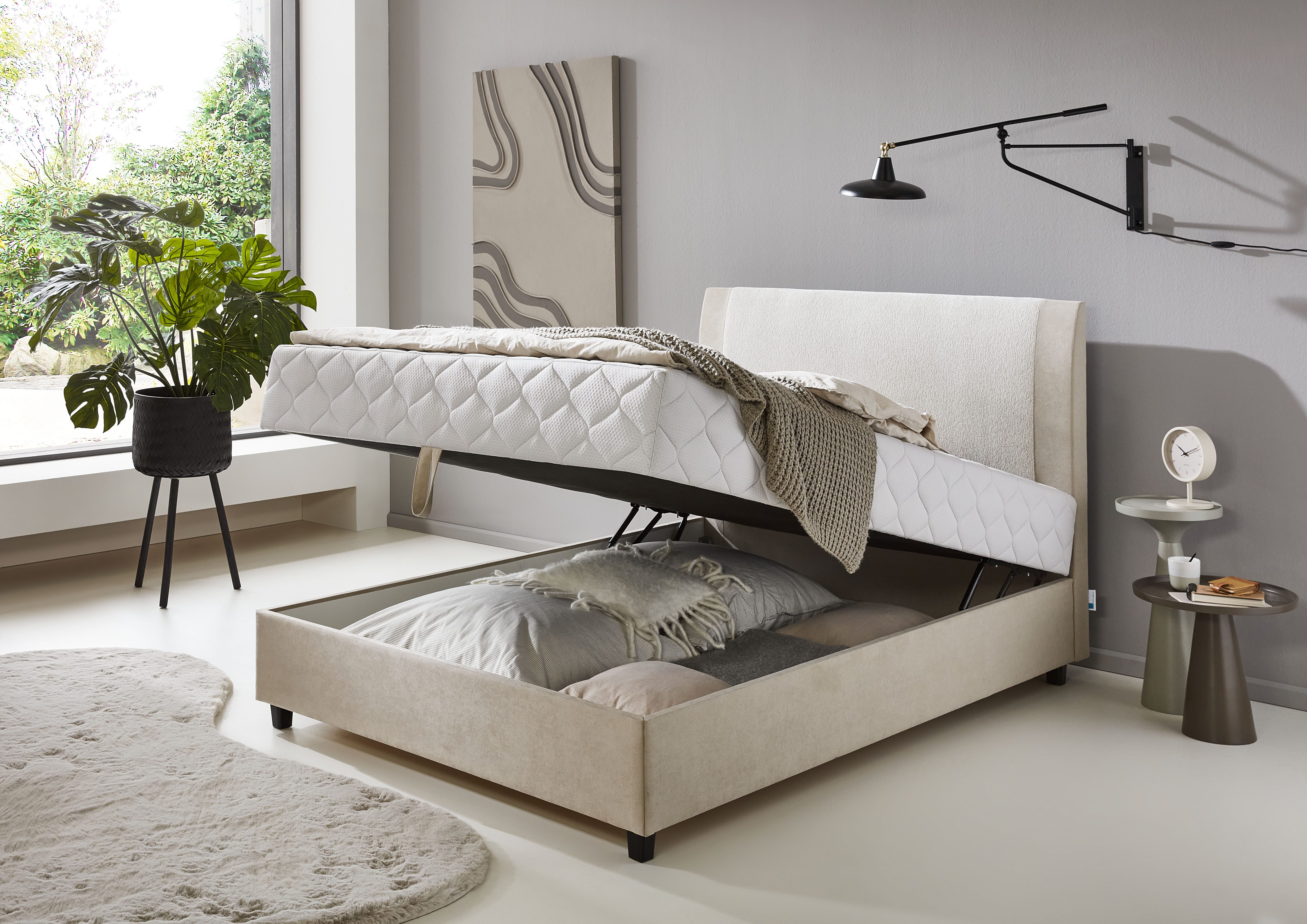 ATLANTIC home collection Boxspring Borgholm met pocketveringsmatras, bedkist en garnering in het hoofdbord