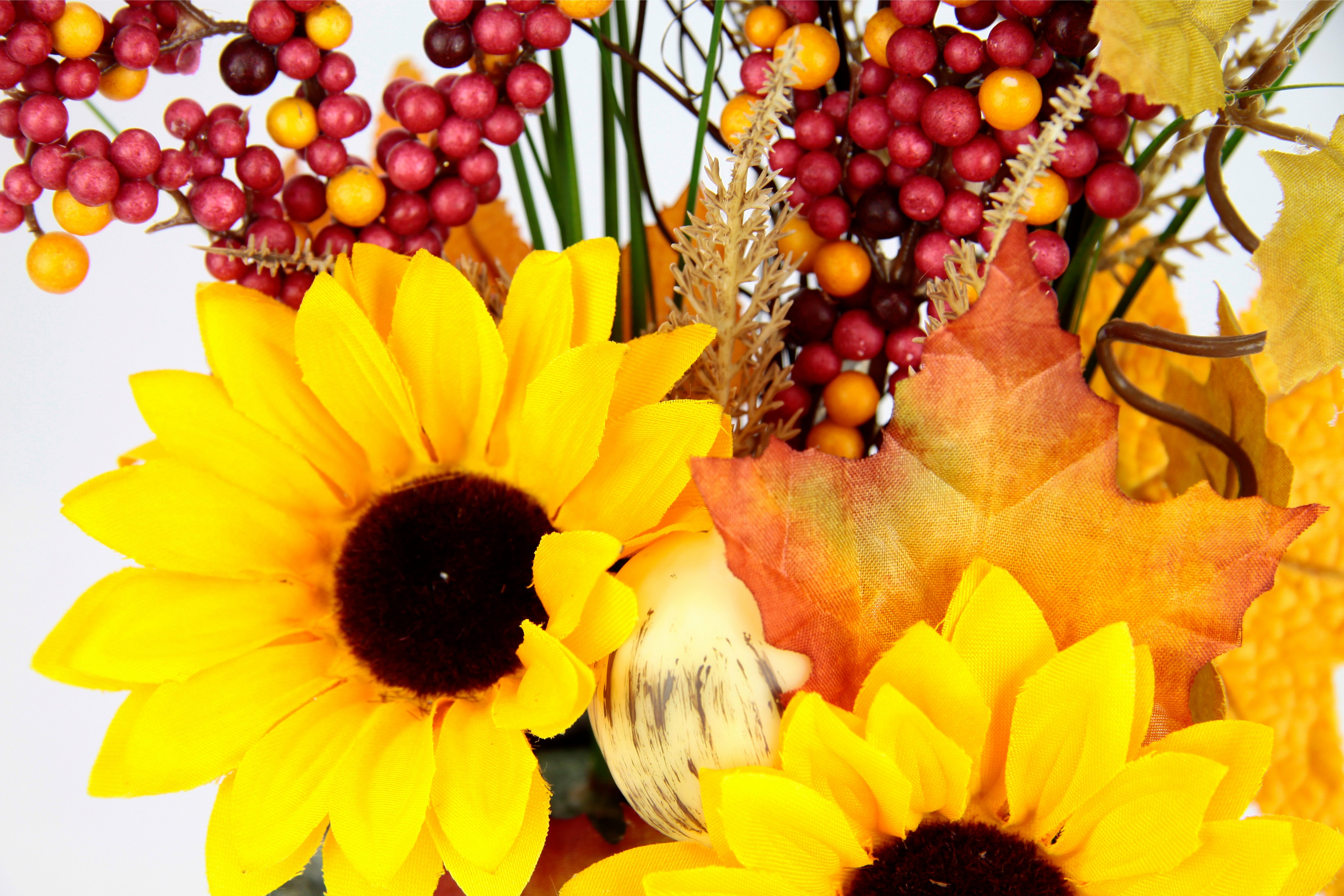 I.GE.A. Kunstbloem Arrangement van zonnebloemen op steen Kunstmatige bloemen, herfstdecoratie, decoraties voor Halloween (1 stuk)