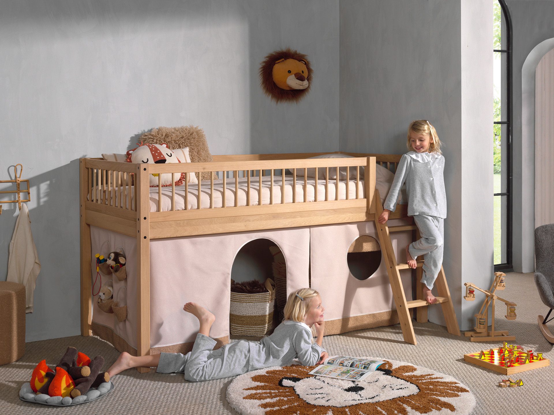 Home affaire Speelbed van geolied eikenhout, lf 90x2000 cm, rr, ladder, gordijn en valbeveiliging